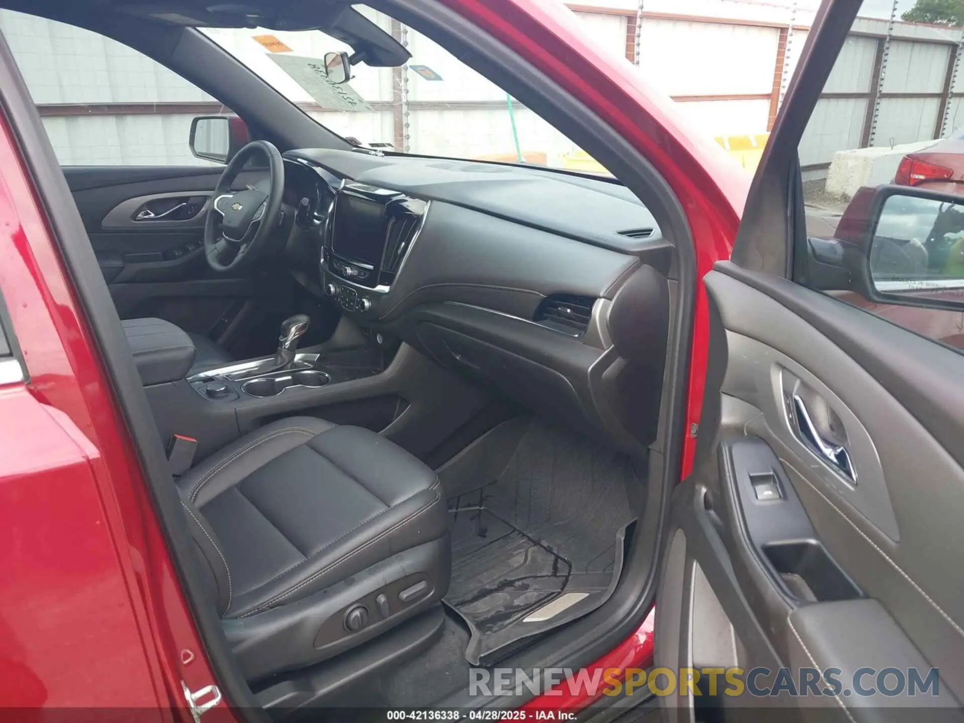 5 fotografías del automóvil dañado 1GNERHKW9PJ203184 CHEVROLET TRAVERSE 2023
