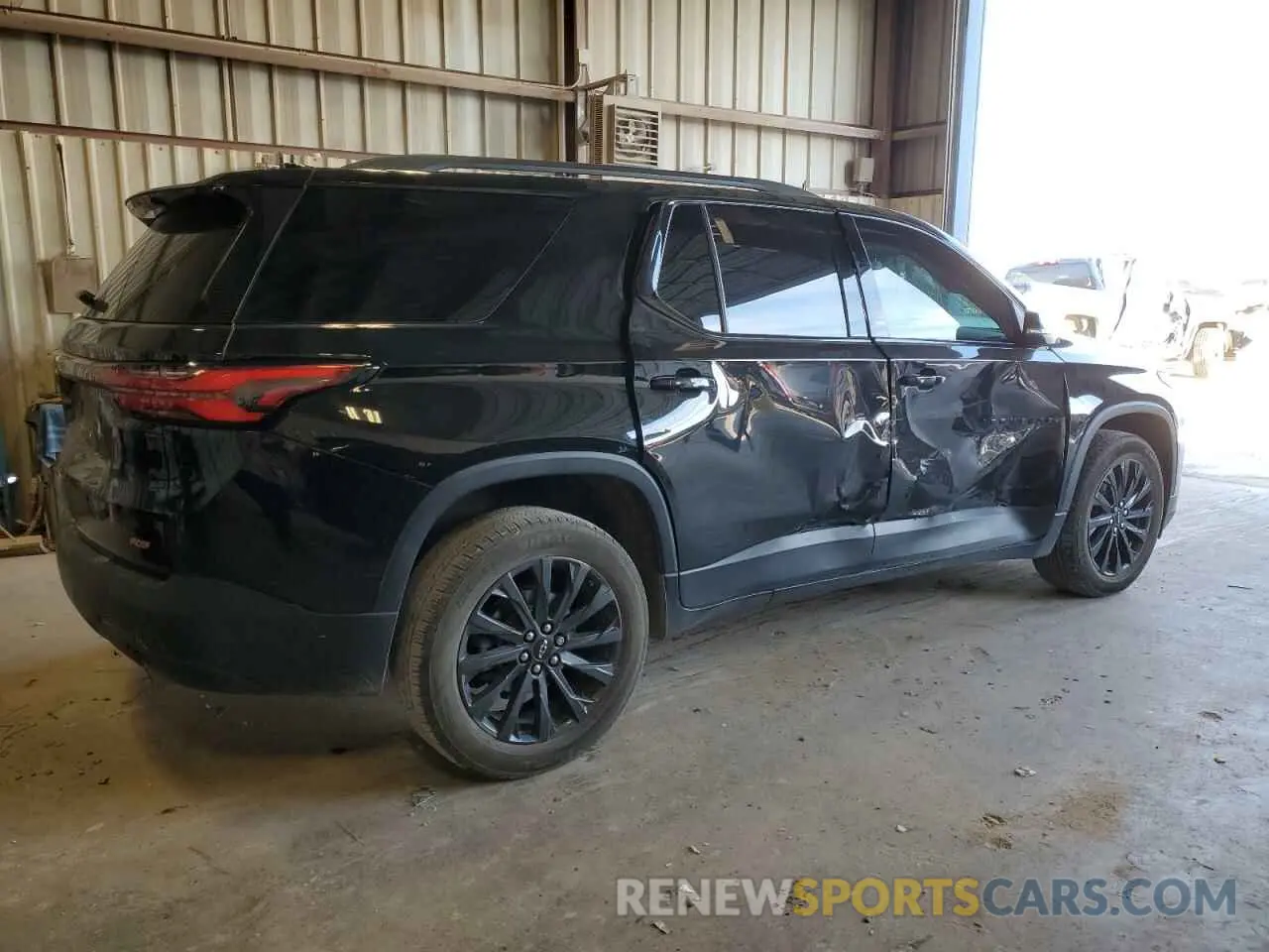 3 fotografías del automóvil dañado 1GNERJKW8PJ127965 CHEVROLET TRAVERSE 2023