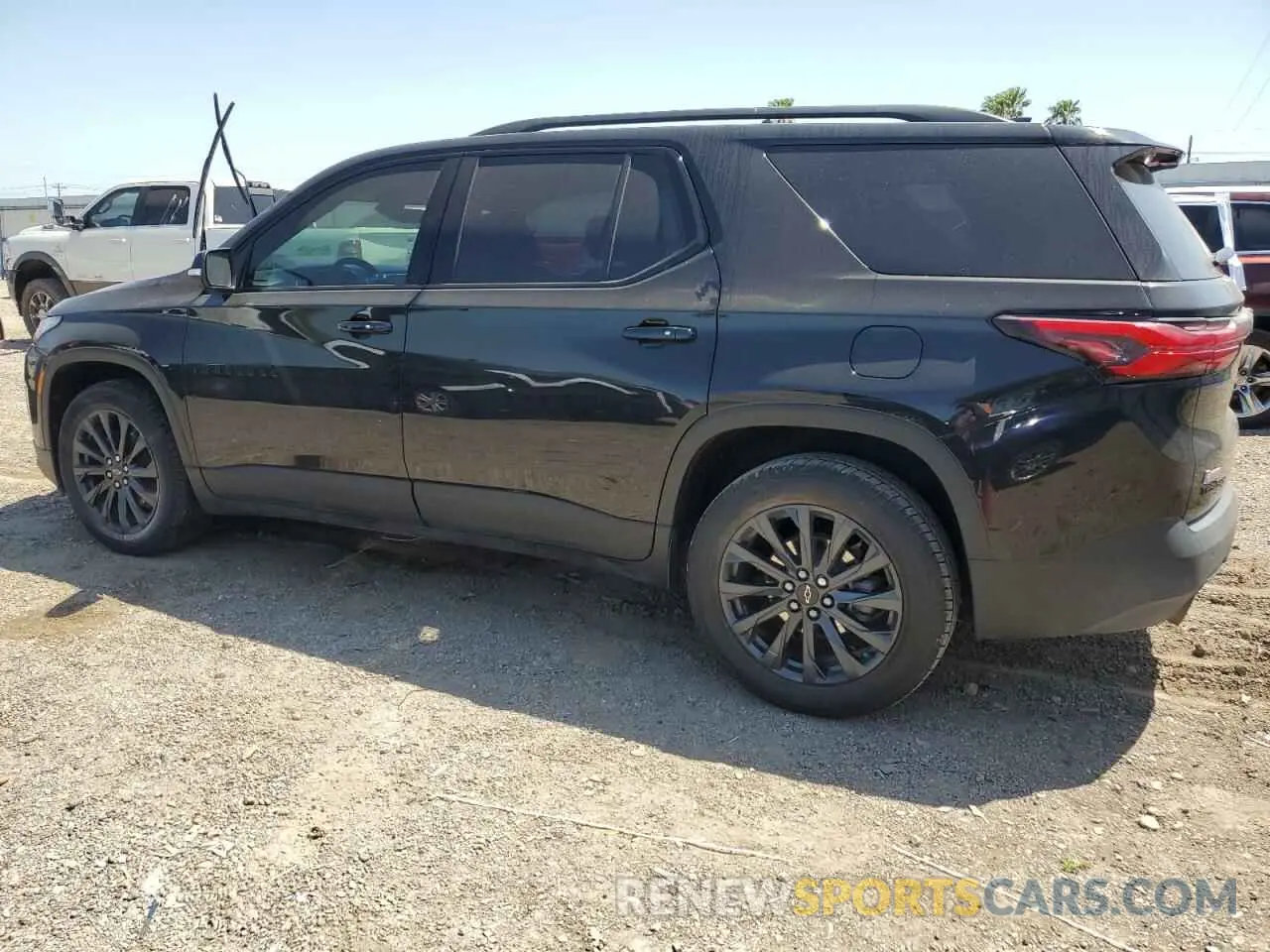 2 fotografías del automóvil dañado 1GNERJKWXPJ131449 CHEVROLET TRAVERSE 2023