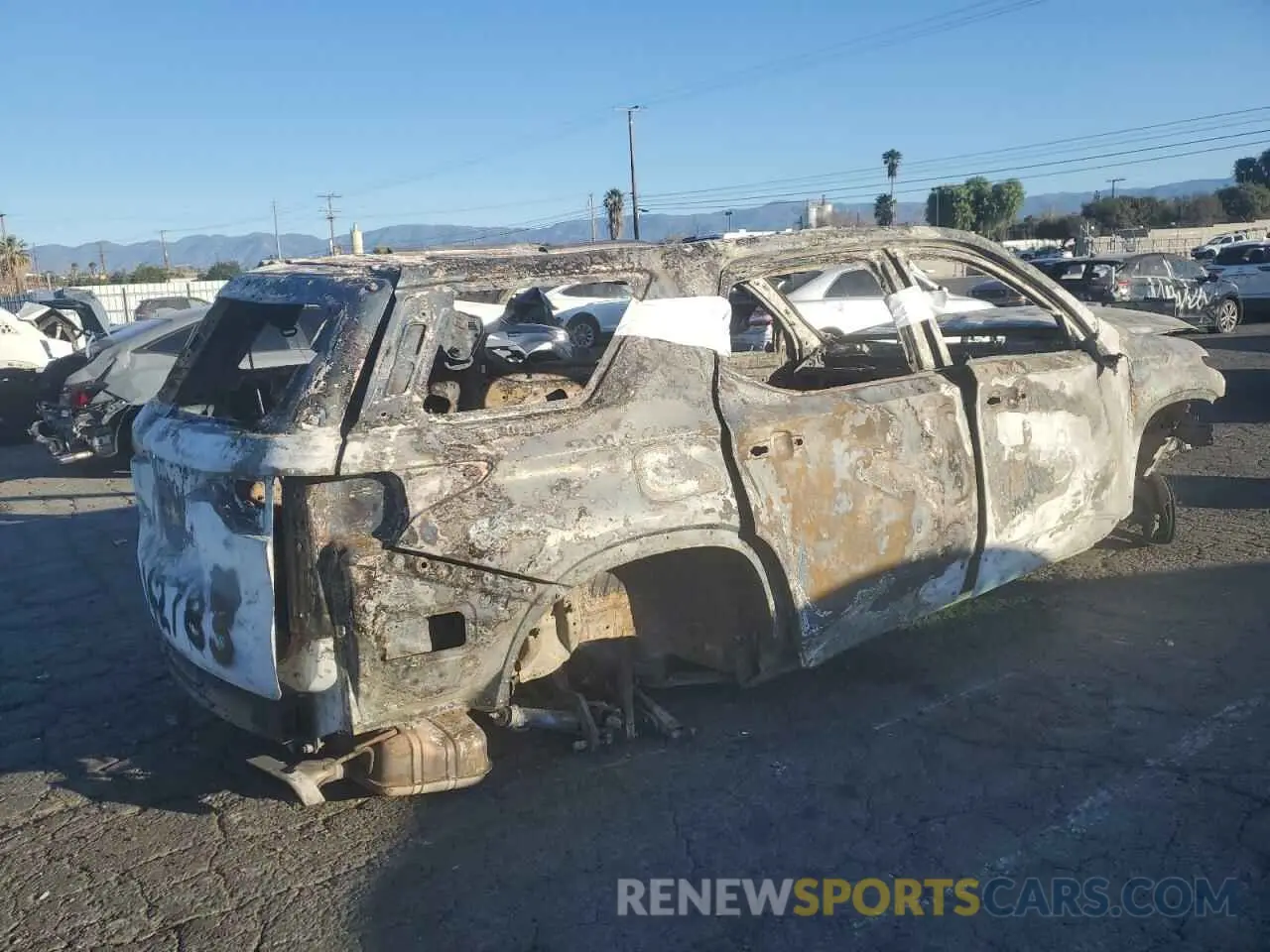 3 fotografías del automóvil dañado 1GNERKKW0PJ114875 CHEVROLET TRAVERSE 2023