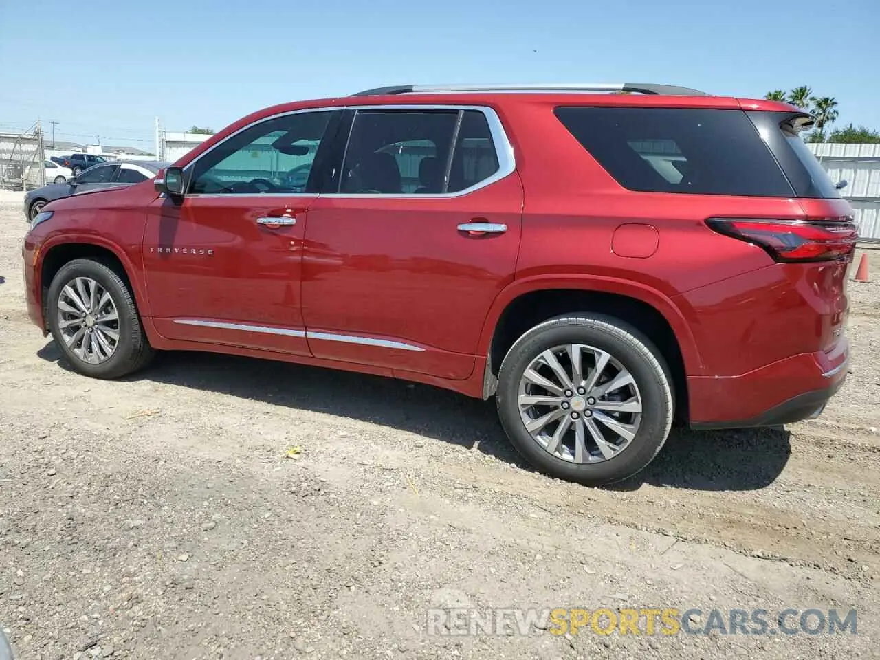 2 fotografías del automóvil dañado 1GNERKKW0PJ340530 CHEVROLET TRAVERSE 2023