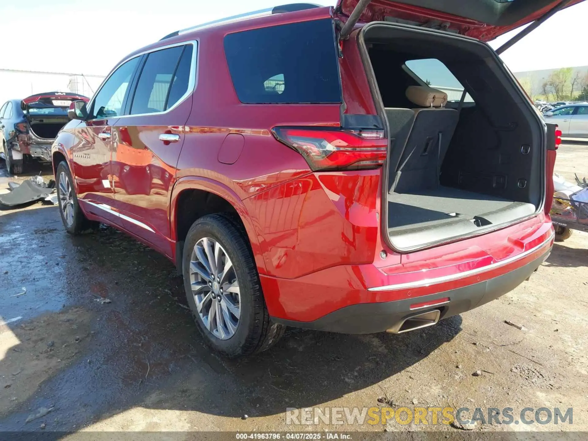 3 fotografías del automóvil dañado 1GNERKKW1PJ114299 CHEVROLET TRAVERSE 2023