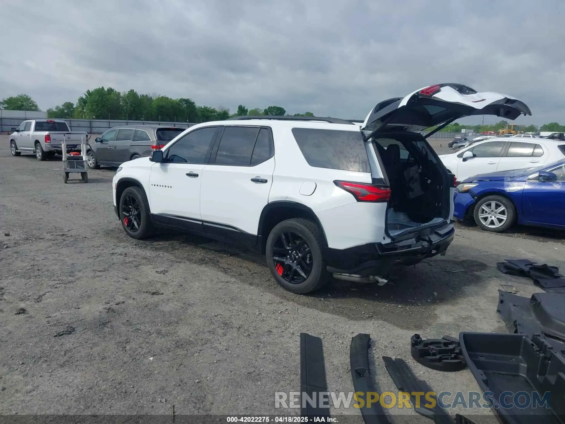 3 fotografías del automóvil dañado 1GNERKKW1PJ301414 CHEVROLET TRAVERSE 2023