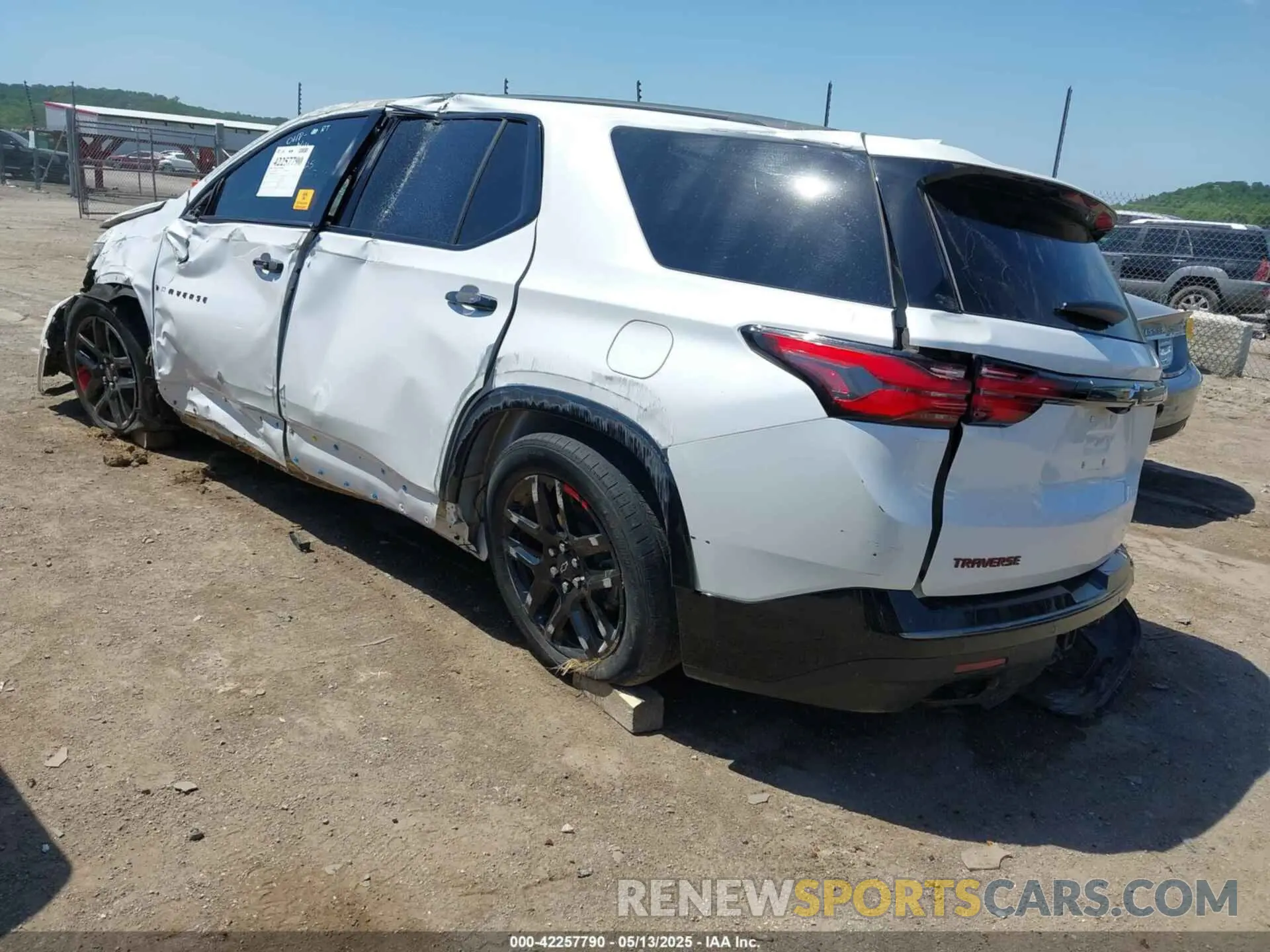3 fotografías del automóvil dañado 1GNERKKW2PJ308520 CHEVROLET TRAVERSE 2023