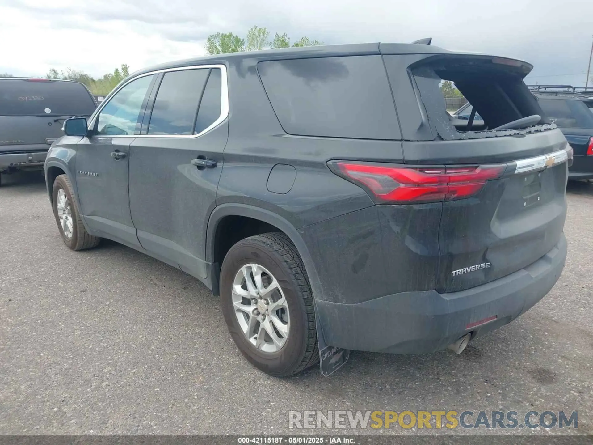 3 fotografías del automóvil dañado 1GNERLKW7PJ242259 CHEVROLET TRAVERSE 2023