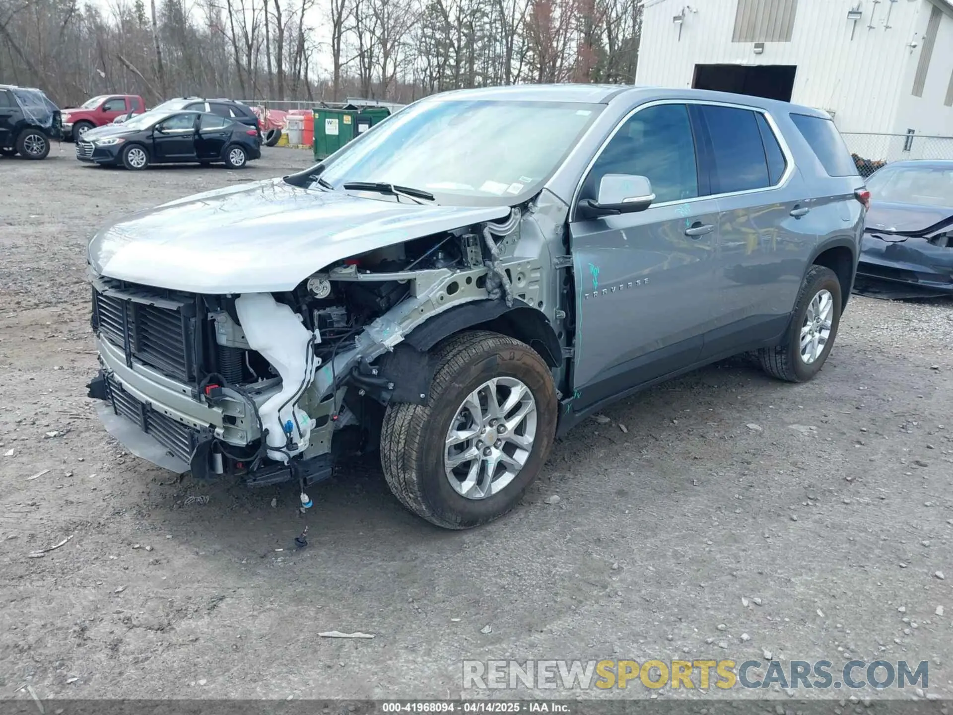 2 fotografías del automóvil dañado 1GNEVFKW2PJ332531 CHEVROLET TRAVERSE 2023