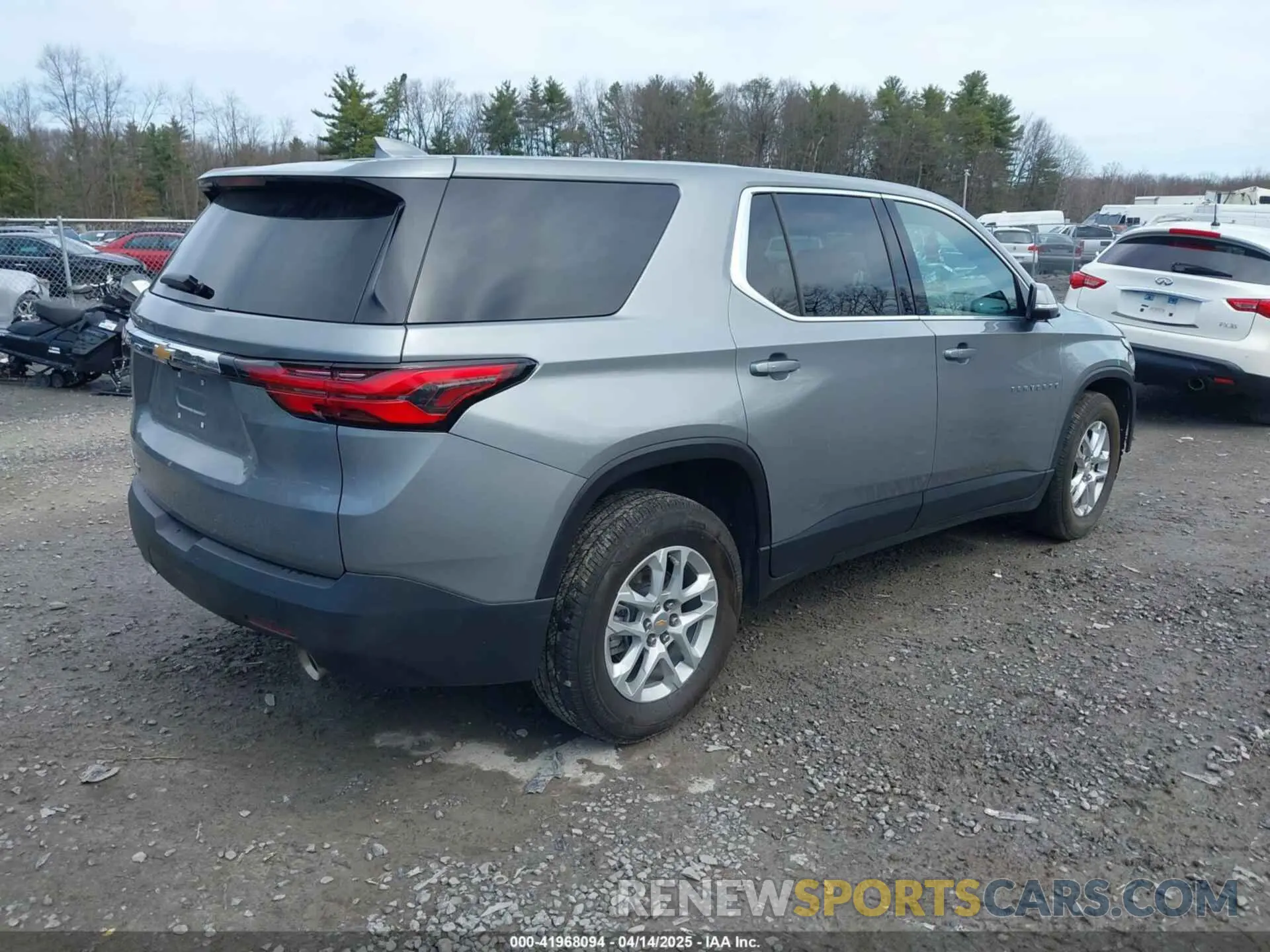 4 fotografías del automóvil dañado 1GNEVFKW2PJ332531 CHEVROLET TRAVERSE 2023
