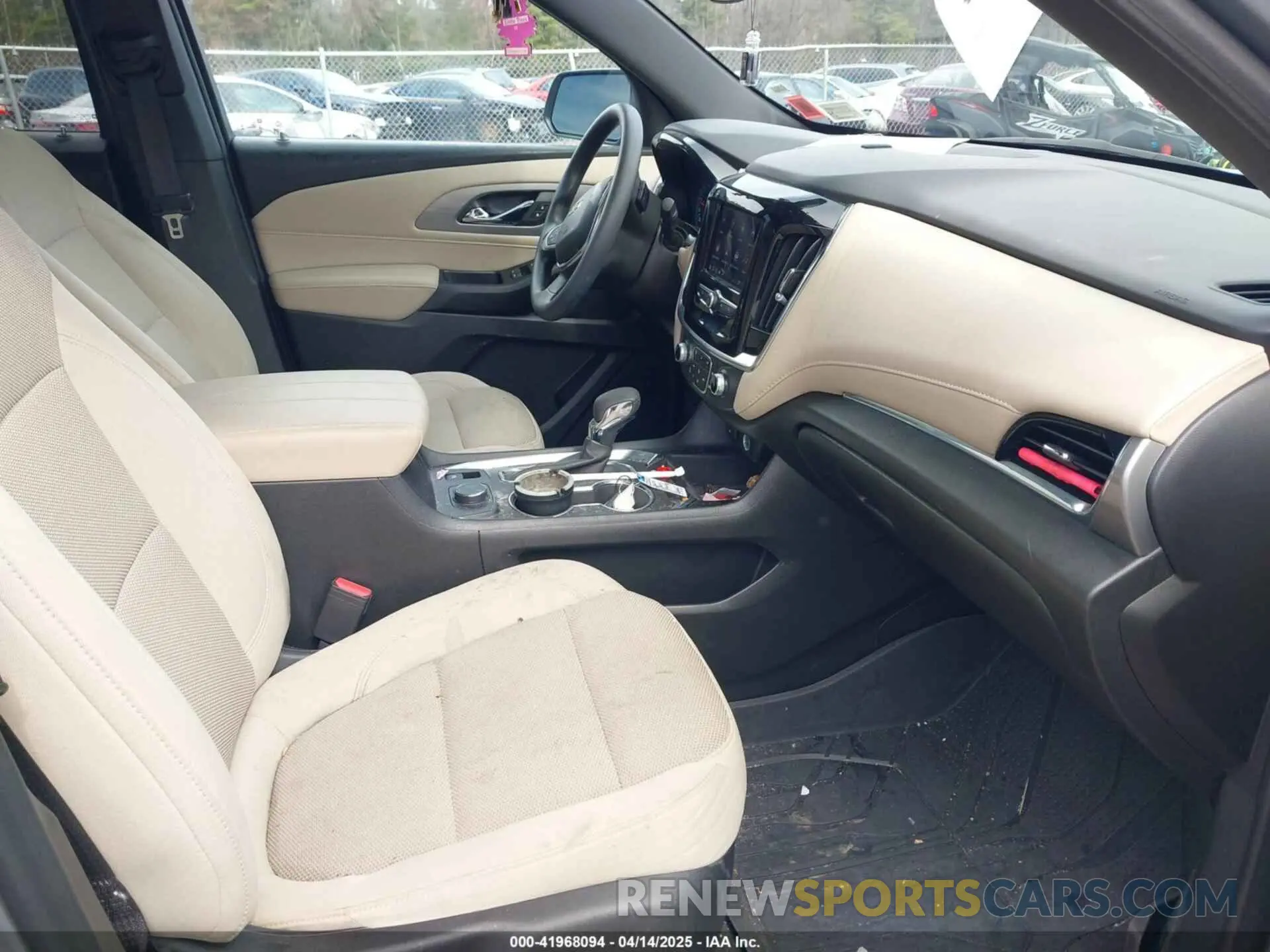 5 fotografías del automóvil dañado 1GNEVFKW2PJ332531 CHEVROLET TRAVERSE 2023