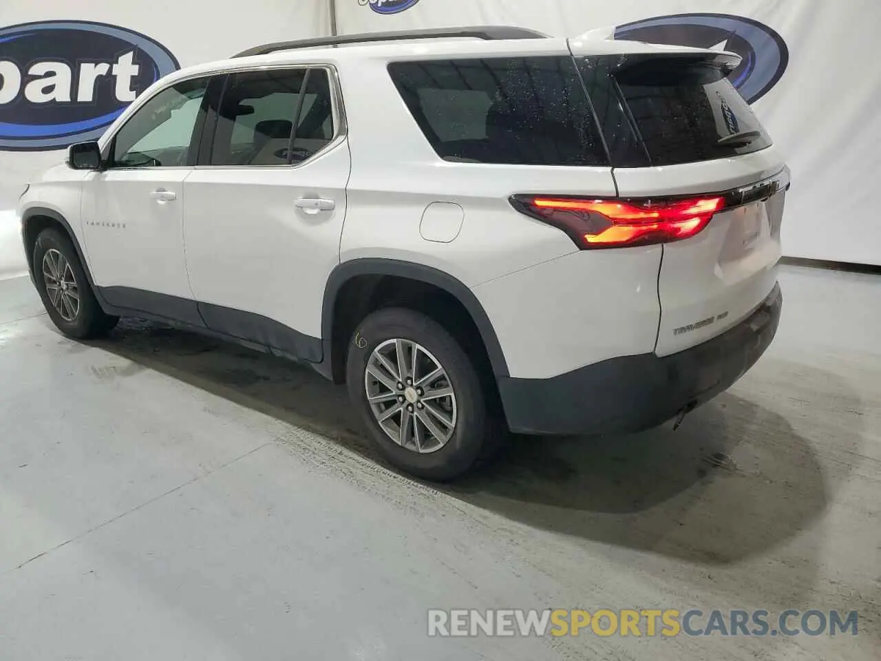 2 fotografías del automóvil dañado 1GNEVGKW1PJ141415 CHEVROLET TRAVERSE 2023
