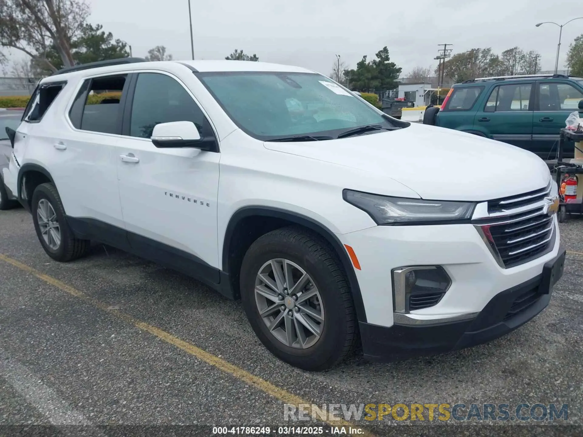 1 fotografías del automóvil dañado 1GNEVGKW1PJ180490 CHEVROLET TRAVERSE 2023