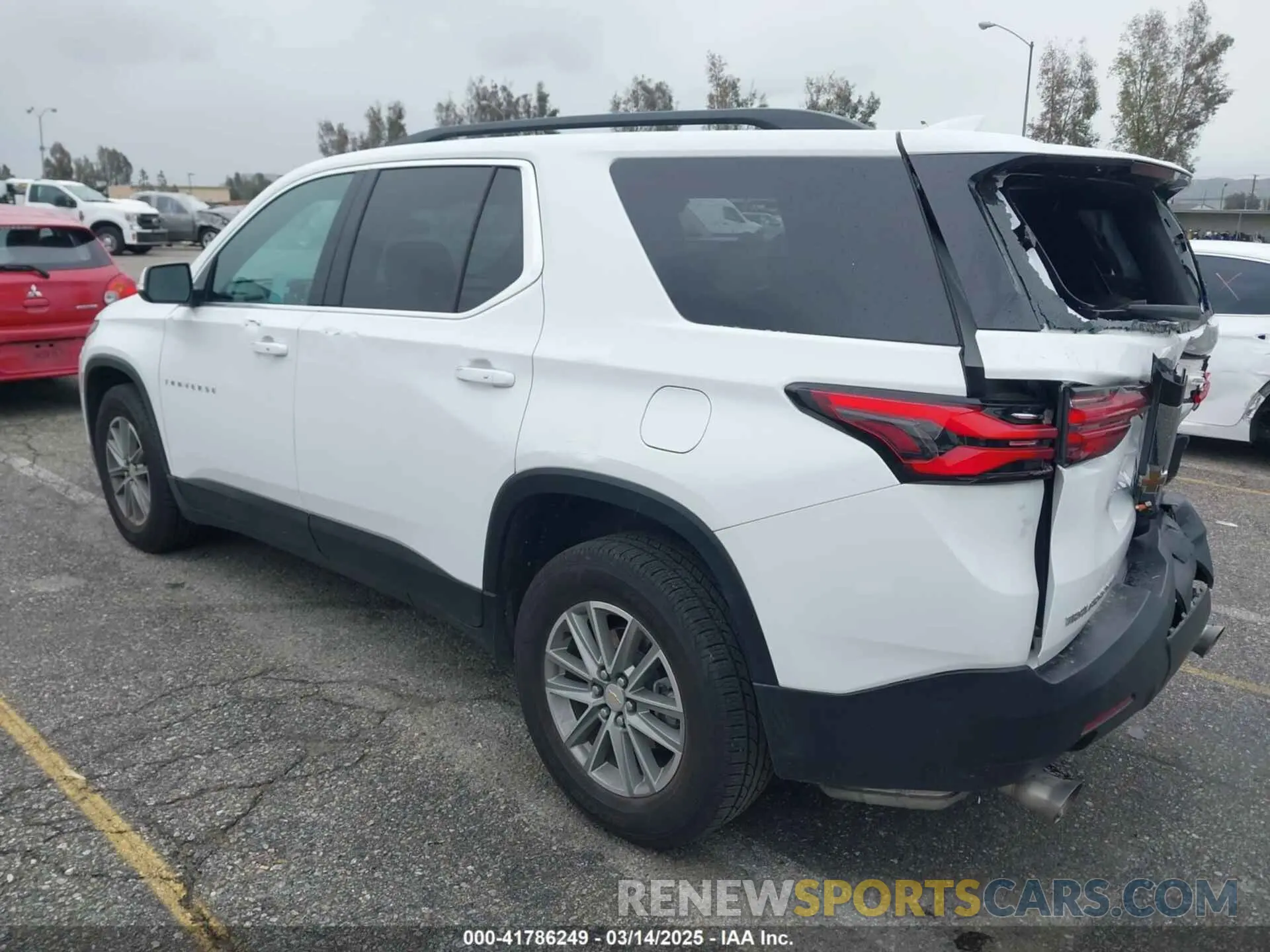 3 fotografías del automóvil dañado 1GNEVGKW1PJ180490 CHEVROLET TRAVERSE 2023