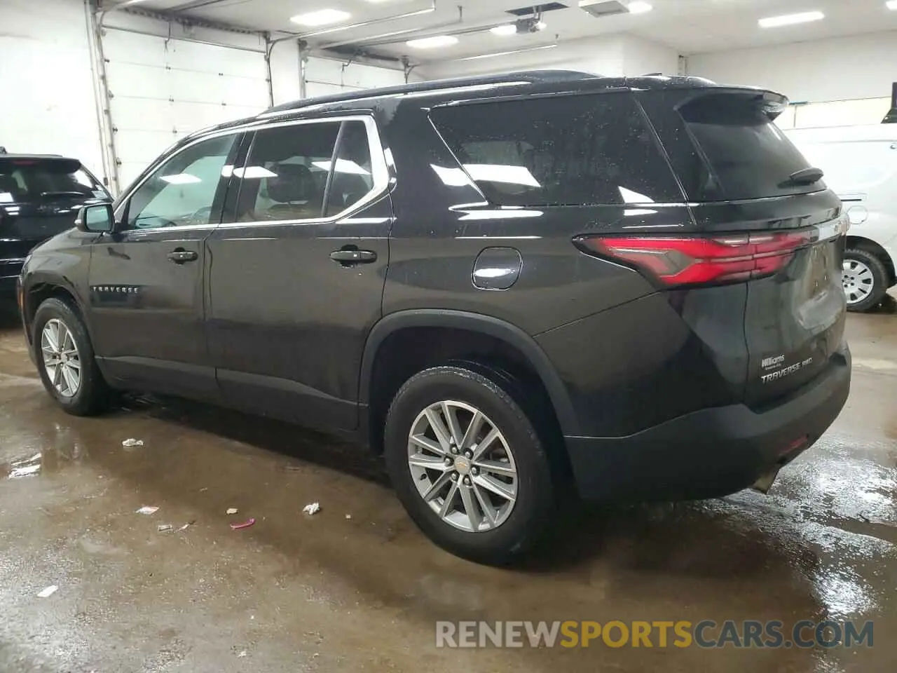 2 fotografías del automóvil dañado 1GNEVGKW3PJ263855 CHEVROLET TRAVERSE 2023