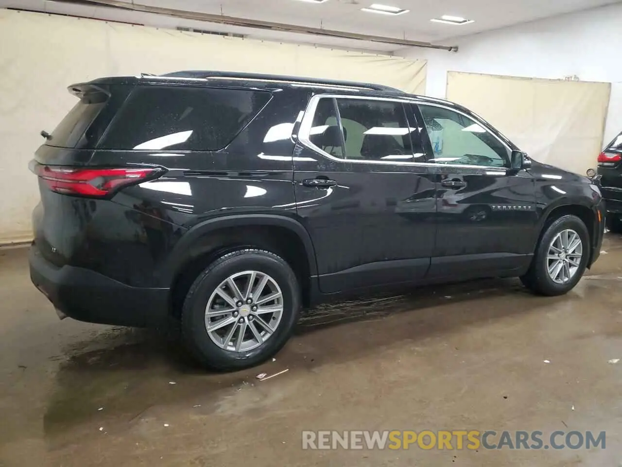 3 fotografías del automóvil dañado 1GNEVGKW3PJ263855 CHEVROLET TRAVERSE 2023