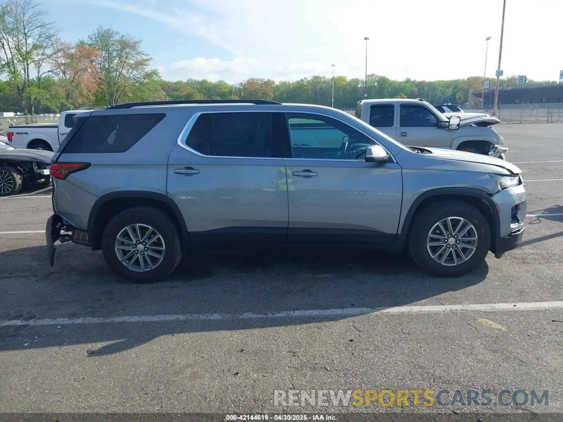 13 fotografías del automóvil dañado 1GNEVGKW3PJ336948 CHEVROLET TRAVERSE 2023