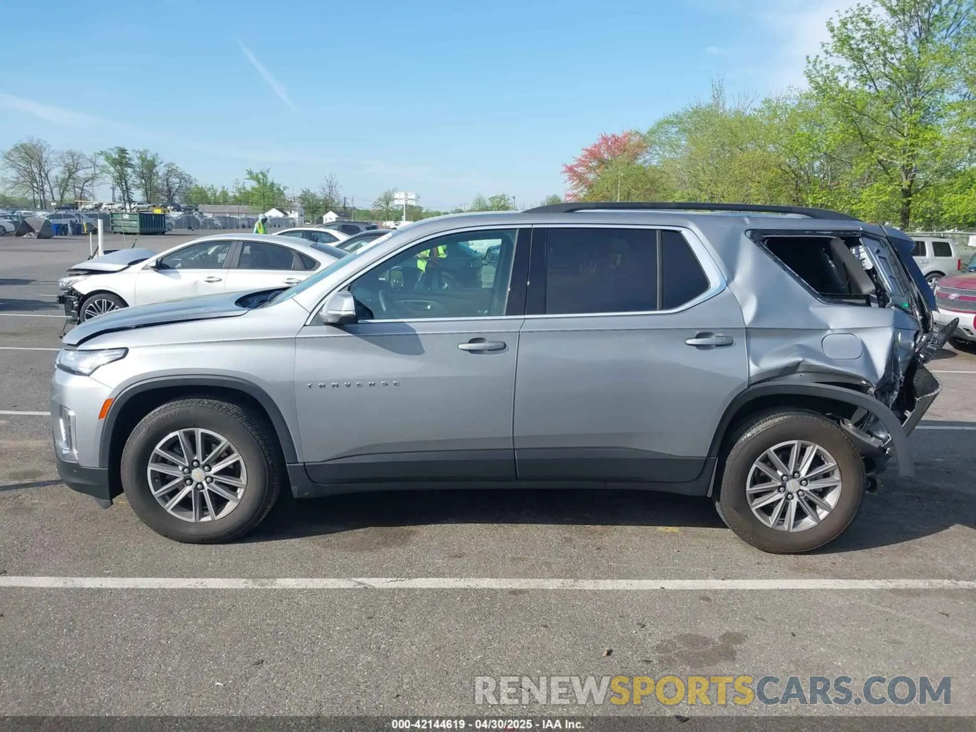 14 fotografías del automóvil dañado 1GNEVGKW3PJ336948 CHEVROLET TRAVERSE 2023