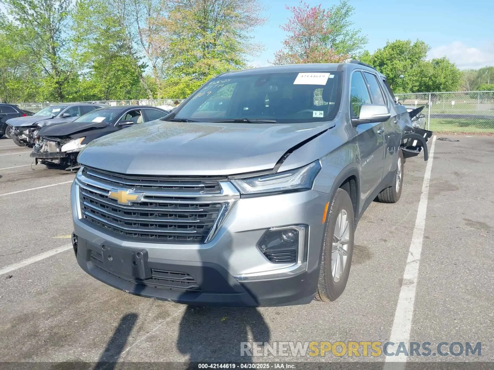 2 fotografías del automóvil dañado 1GNEVGKW3PJ336948 CHEVROLET TRAVERSE 2023