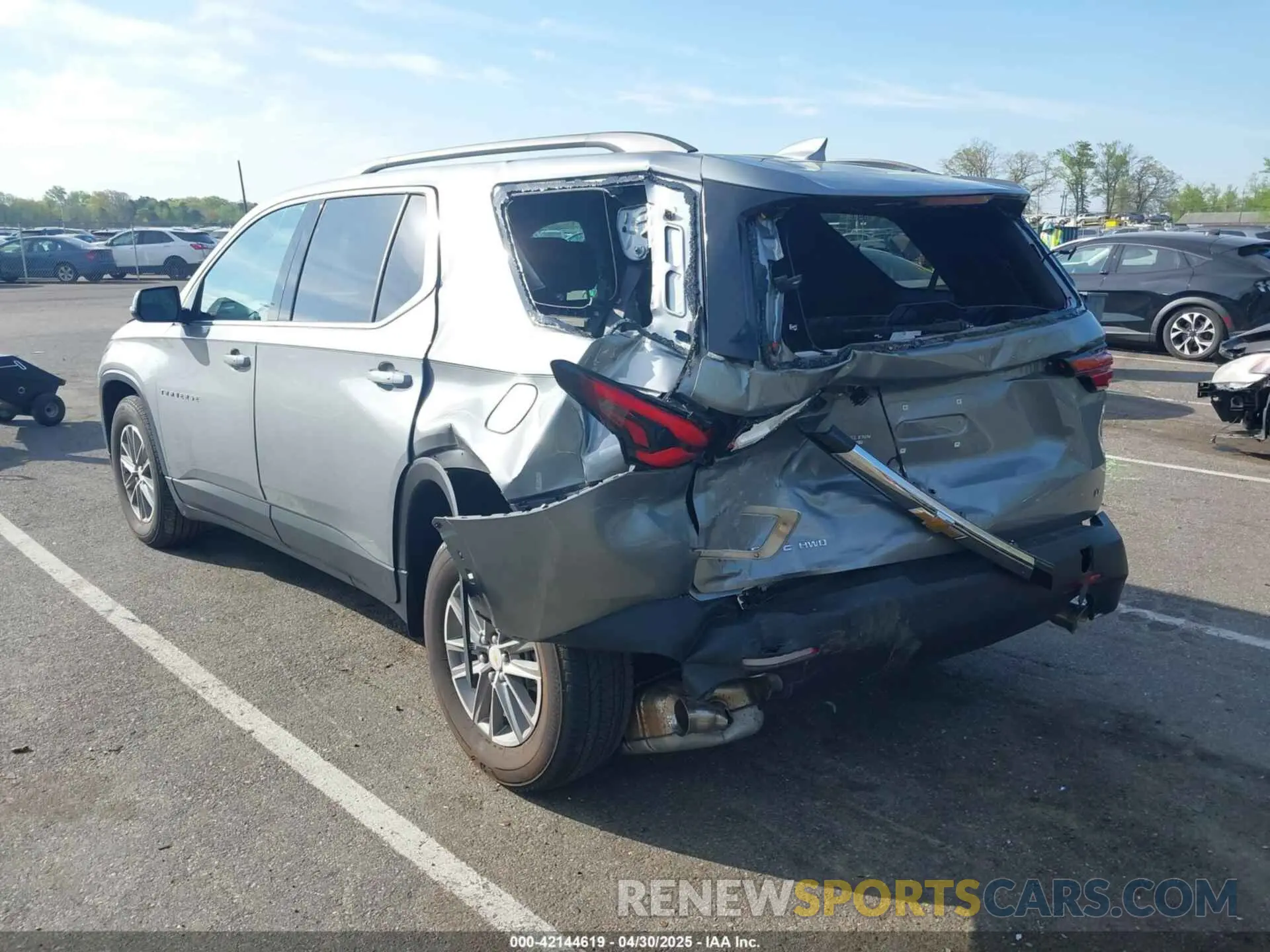 3 fotografías del automóvil dañado 1GNEVGKW3PJ336948 CHEVROLET TRAVERSE 2023