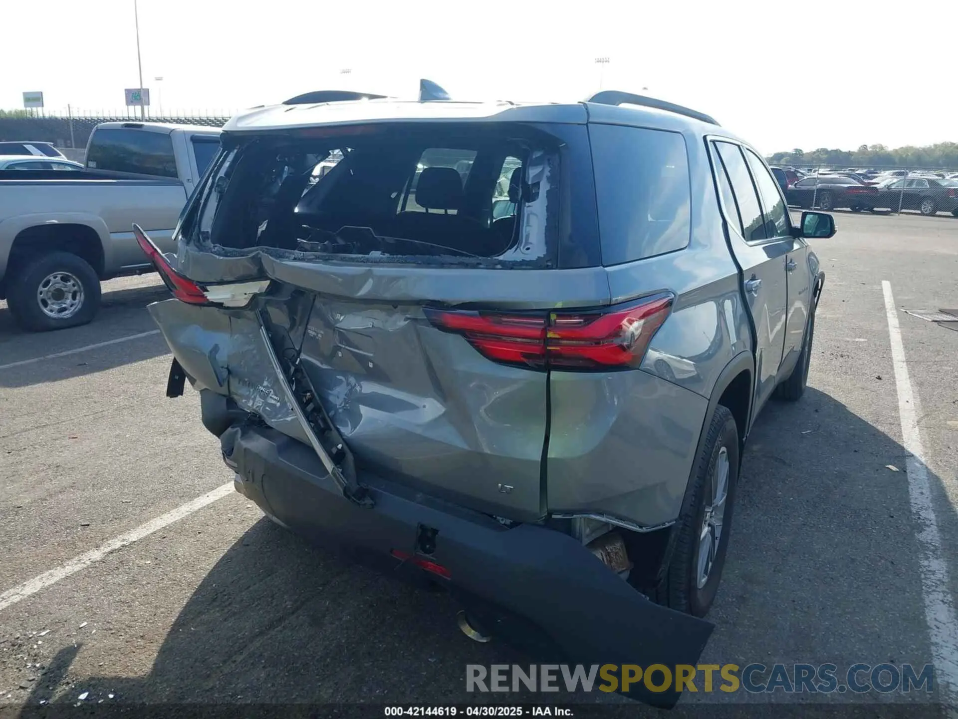 4 fotografías del automóvil dañado 1GNEVGKW3PJ336948 CHEVROLET TRAVERSE 2023