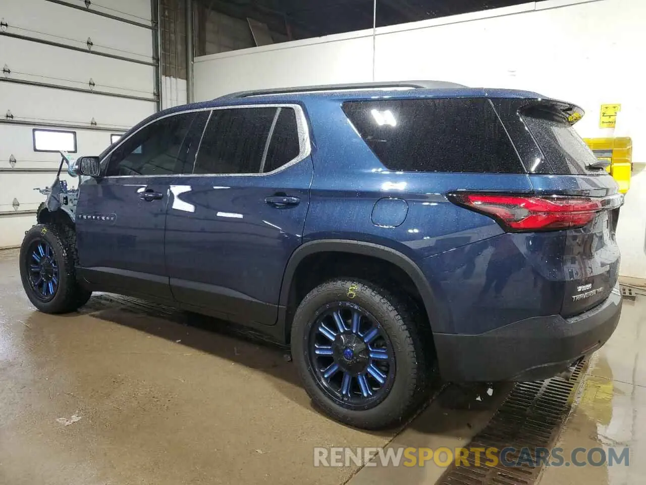2 fotografías del automóvil dañado 1GNEVGKW4PJ253190 CHEVROLET TRAVERSE 2023