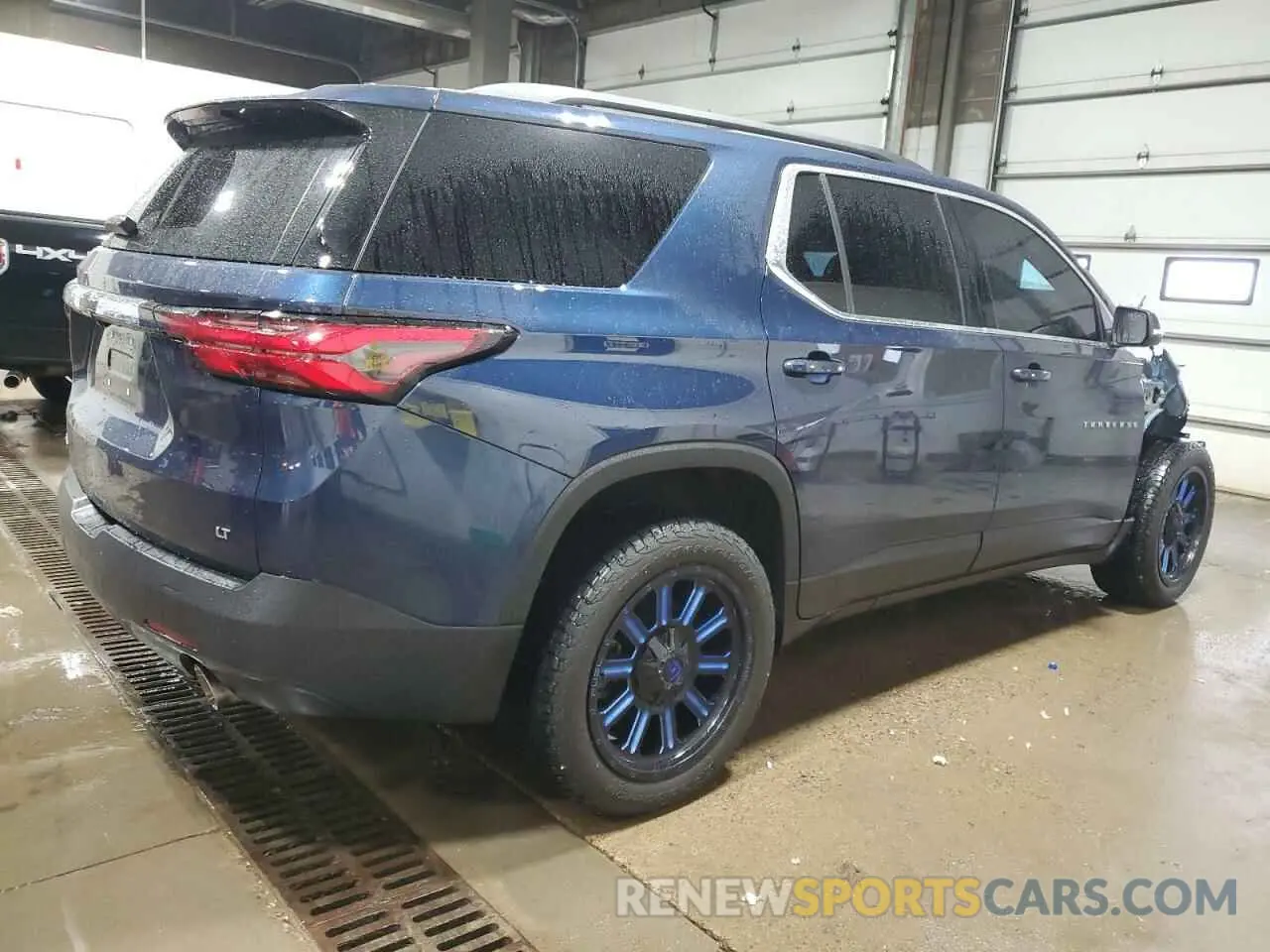 3 fotografías del automóvil dañado 1GNEVGKW4PJ253190 CHEVROLET TRAVERSE 2023