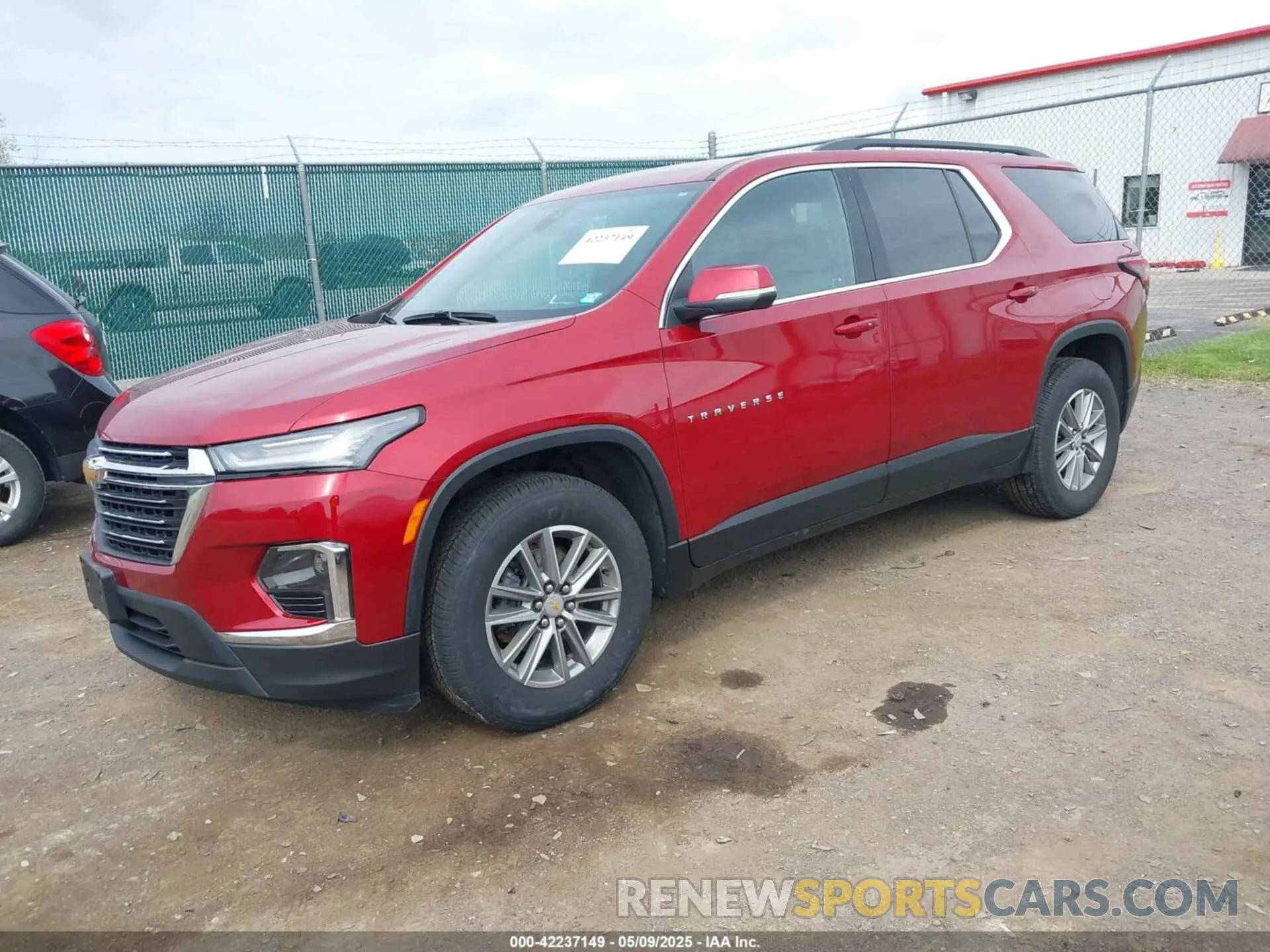 2 fotografías del automóvil dañado 1GNEVGKW4PJ277991 CHEVROLET TRAVERSE 2023