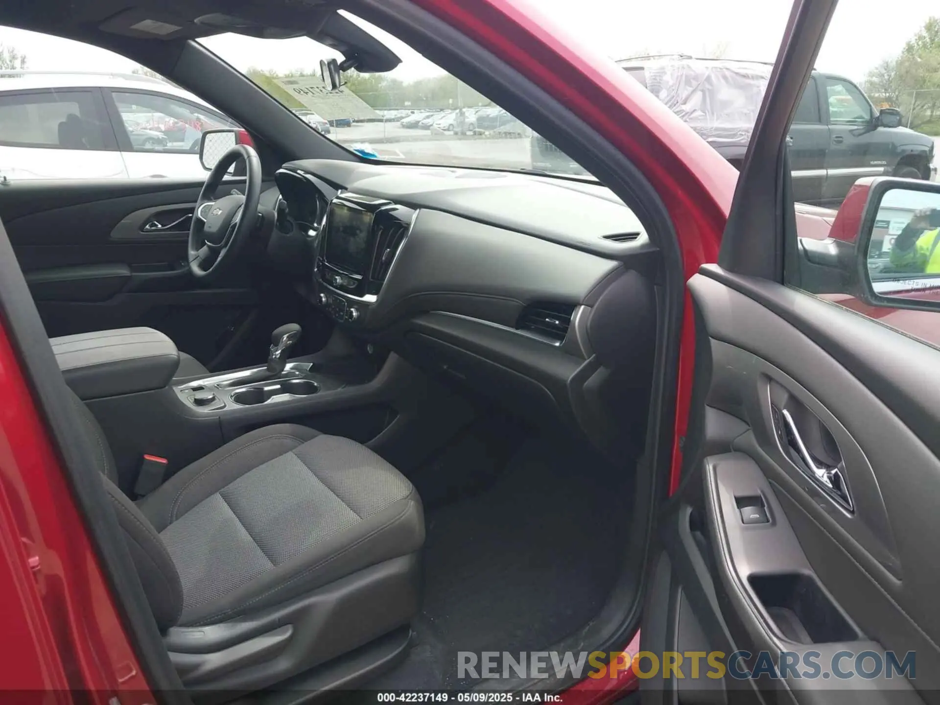5 fotografías del automóvil dañado 1GNEVGKW4PJ277991 CHEVROLET TRAVERSE 2023