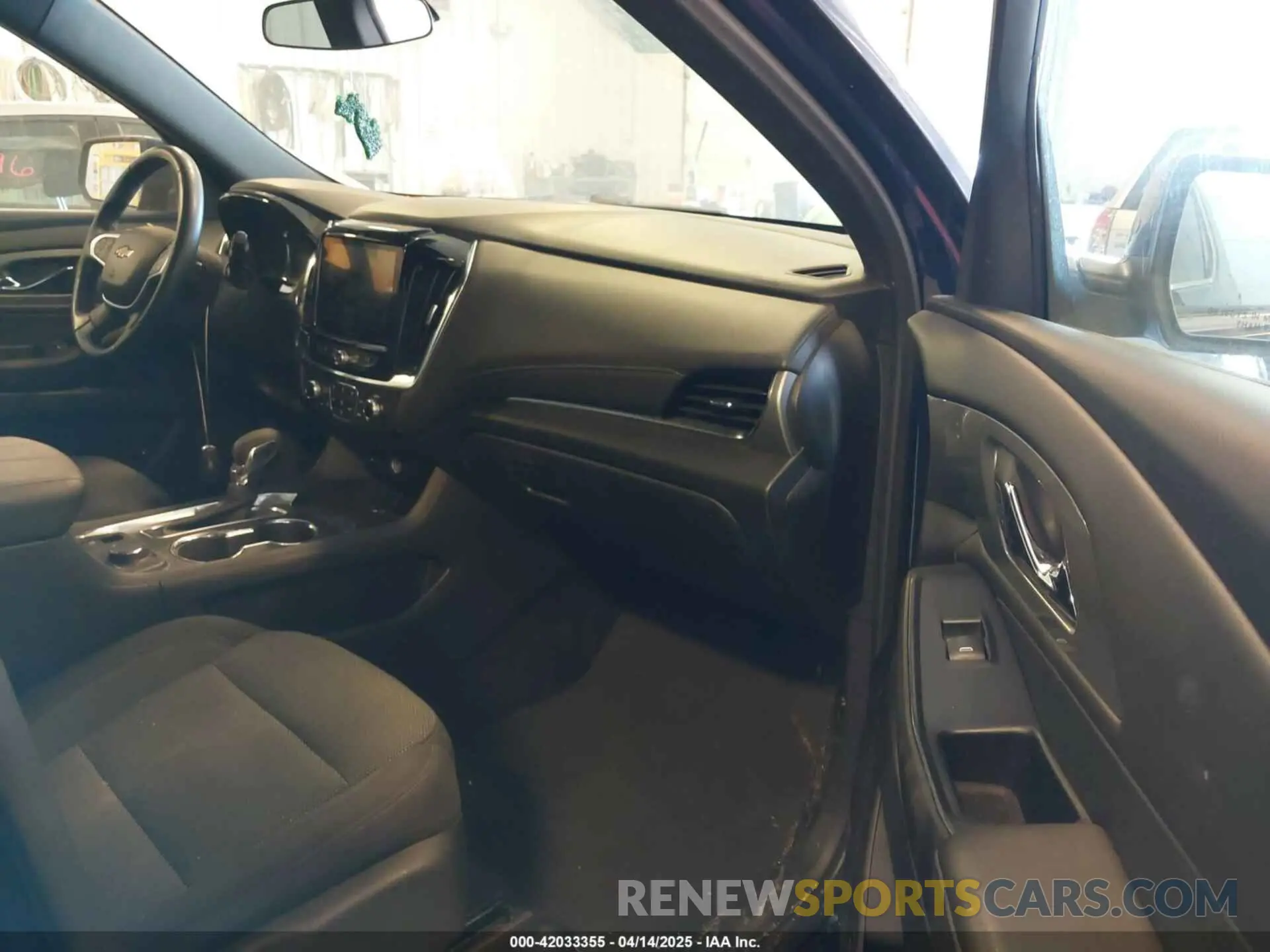 5 fotografías del automóvil dañado 1GNEVGKW7PJ132279 CHEVROLET TRAVERSE 2023