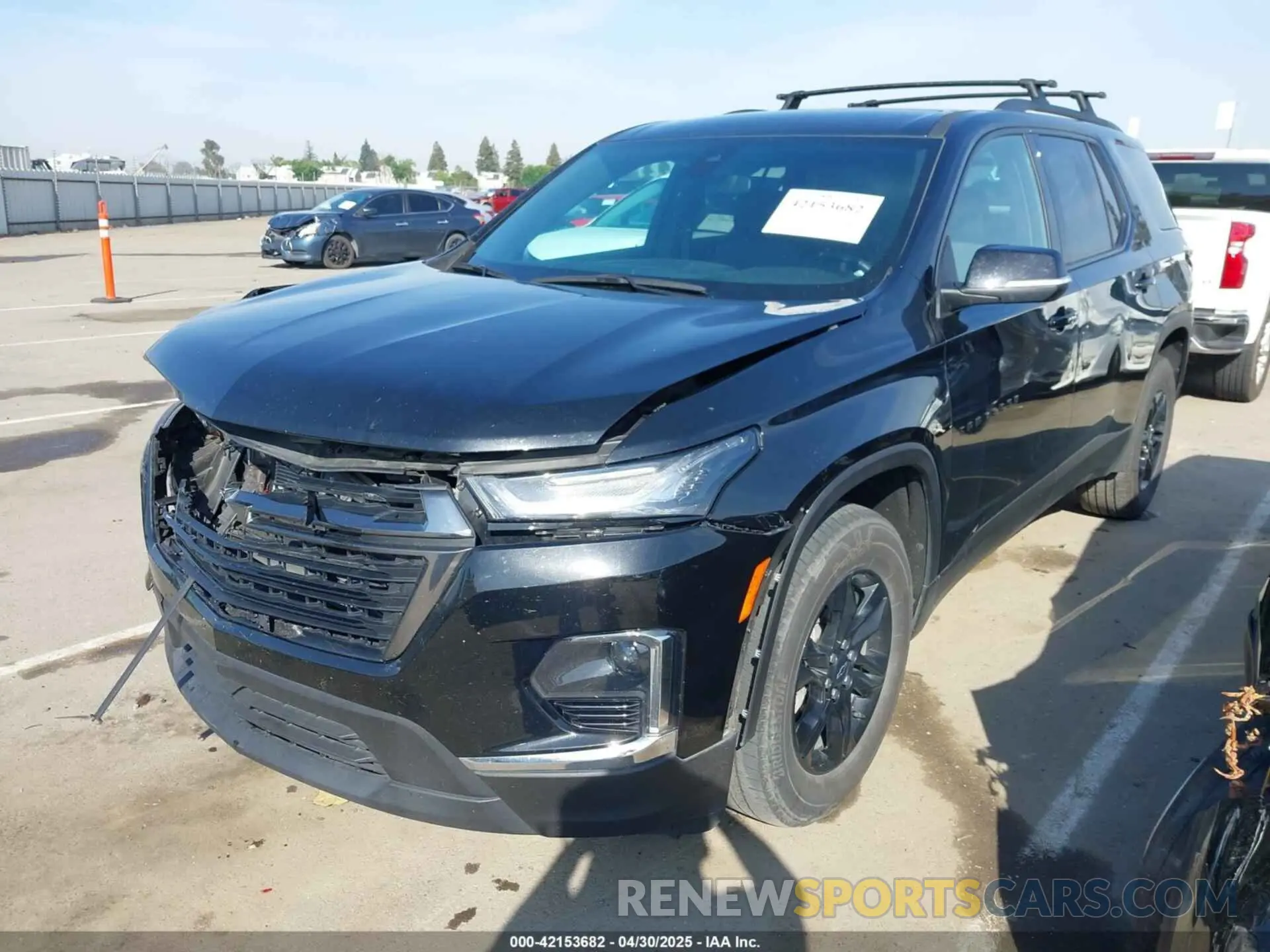 2 fotografías del automóvil dañado 1GNEVGKW9PJ296374 CHEVROLET TRAVERSE 2023