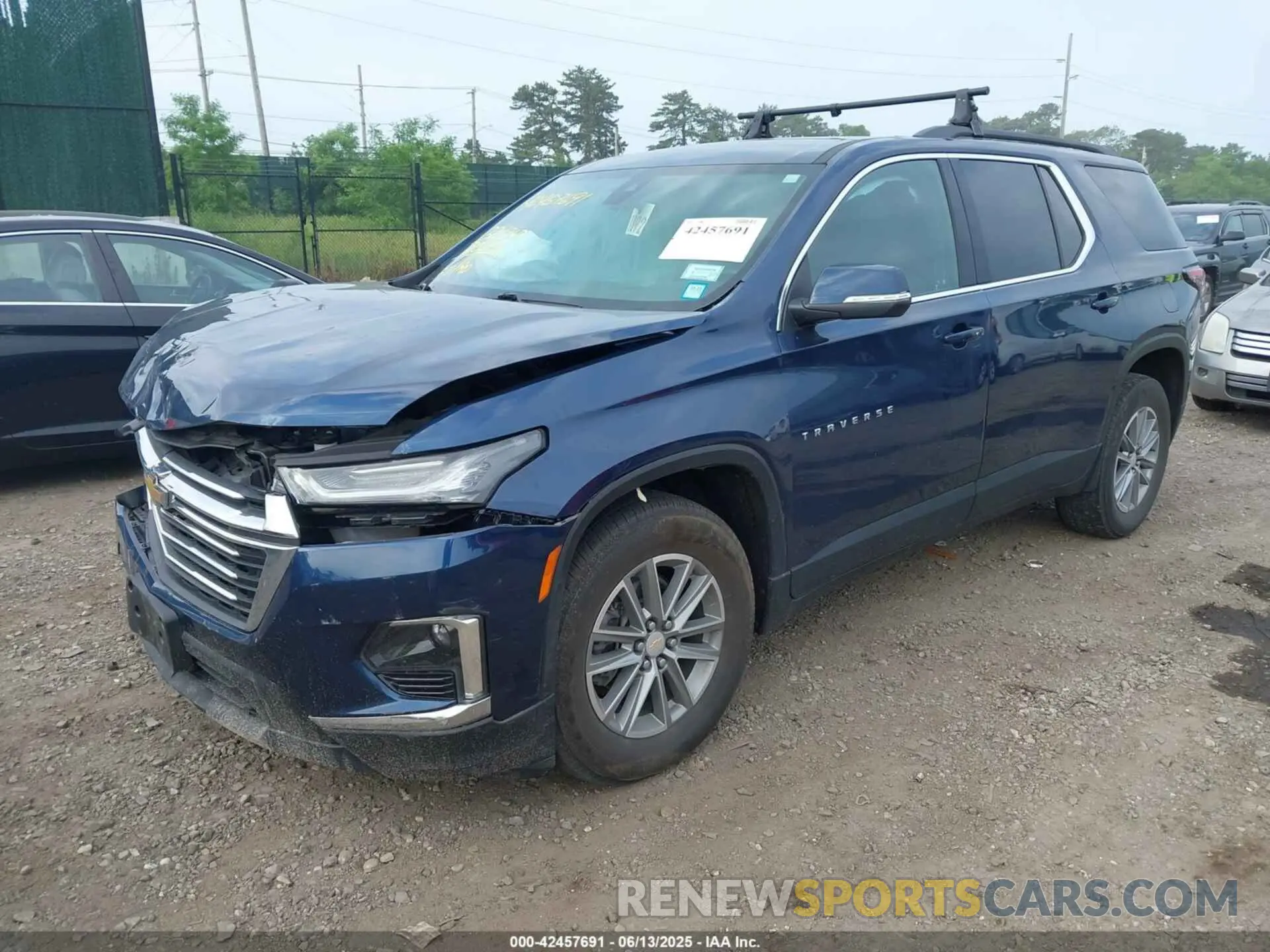 2 fotografías del automóvil dañado 1GNEVGKWXPJ132597 CHEVROLET TRAVERSE 2023