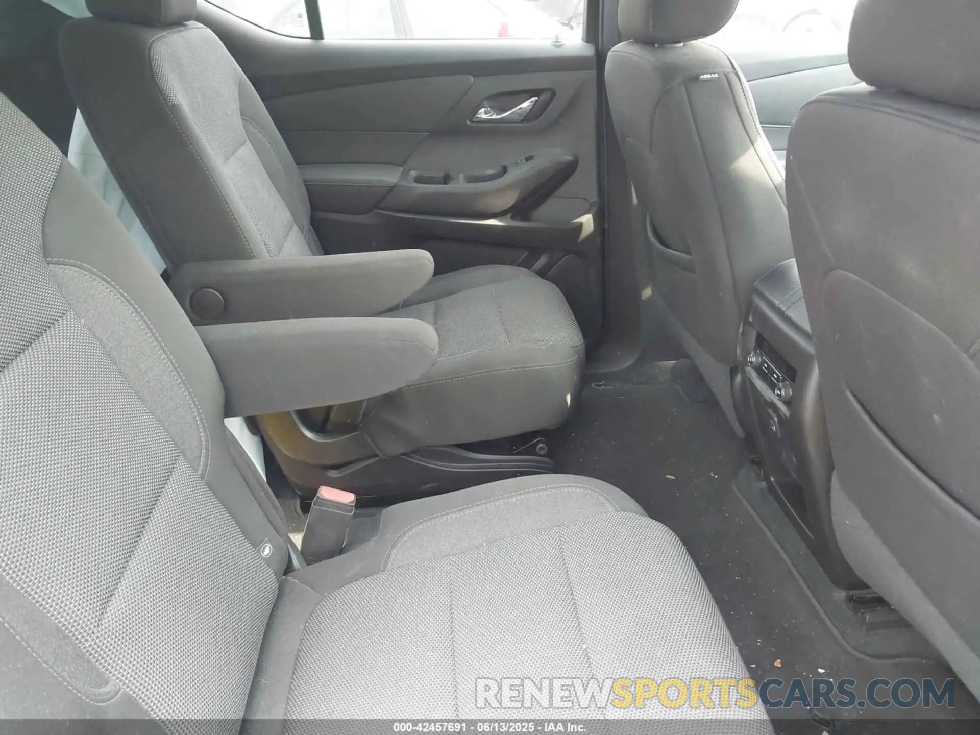 8 fotografías del automóvil dañado 1GNEVGKWXPJ132597 CHEVROLET TRAVERSE 2023