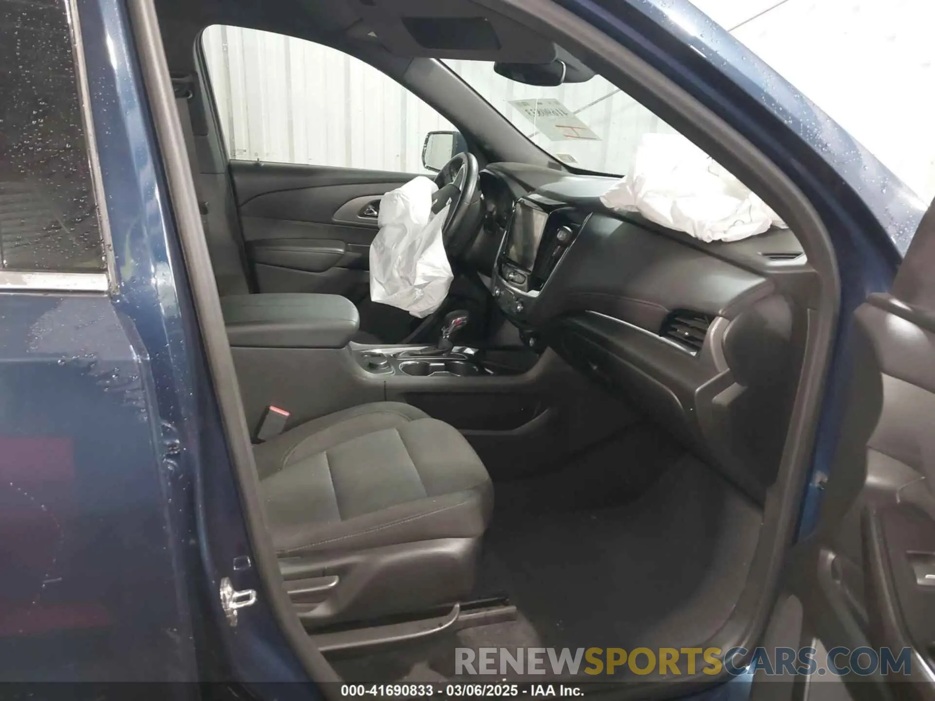 5 fotografías del automóvil dañado 1GNEVGKWXPJ136486 CHEVROLET TRAVERSE 2023