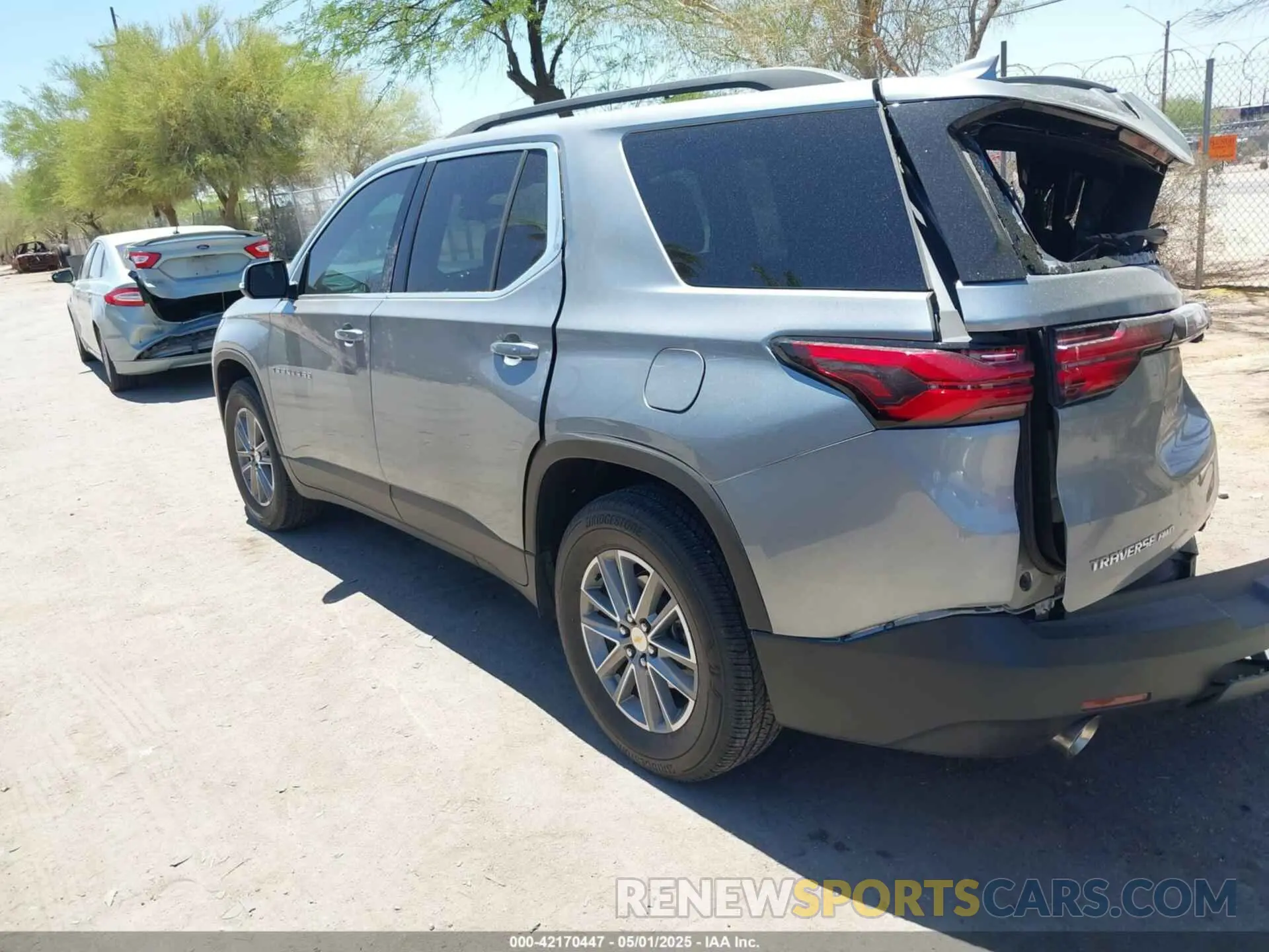 3 fotografías del automóvil dañado 1GNEVGKWXPJ274982 CHEVROLET TRAVERSE 2023