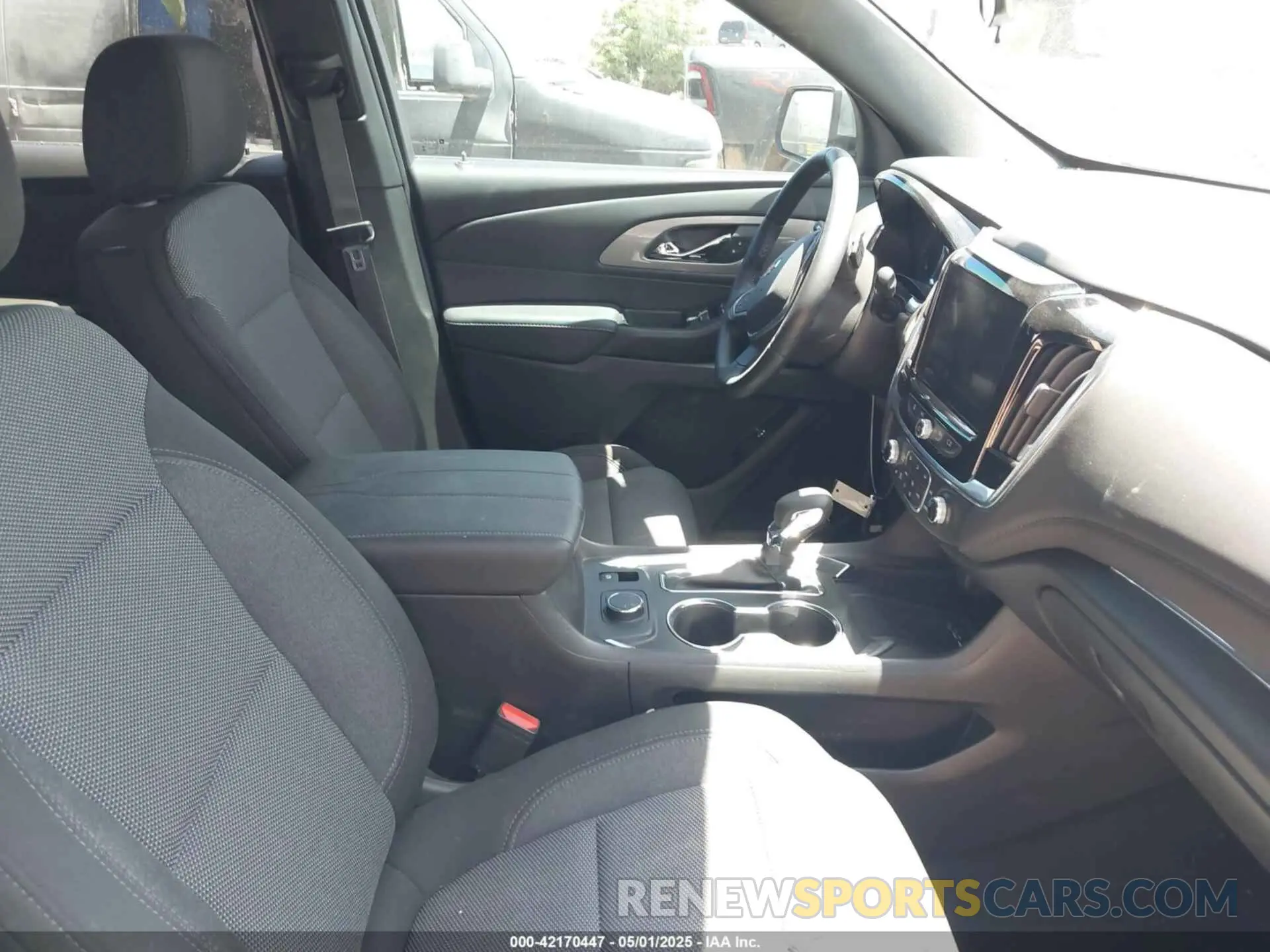 5 fotografías del automóvil dañado 1GNEVGKWXPJ274982 CHEVROLET TRAVERSE 2023