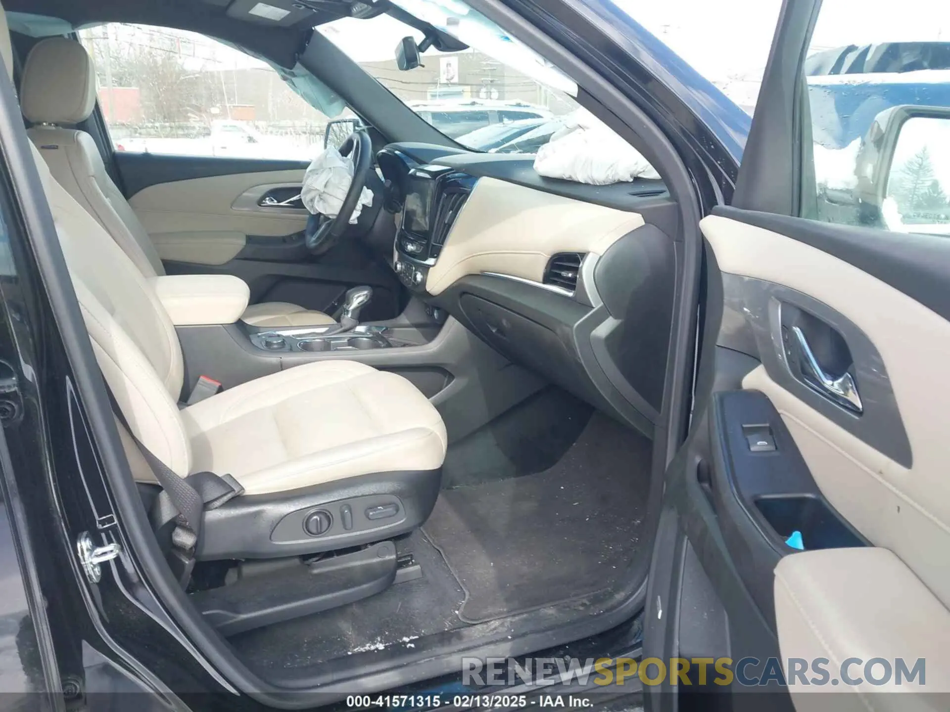 5 fotografías del automóvil dañado 1GNEVHKW0PJ154971 CHEVROLET TRAVERSE 2023