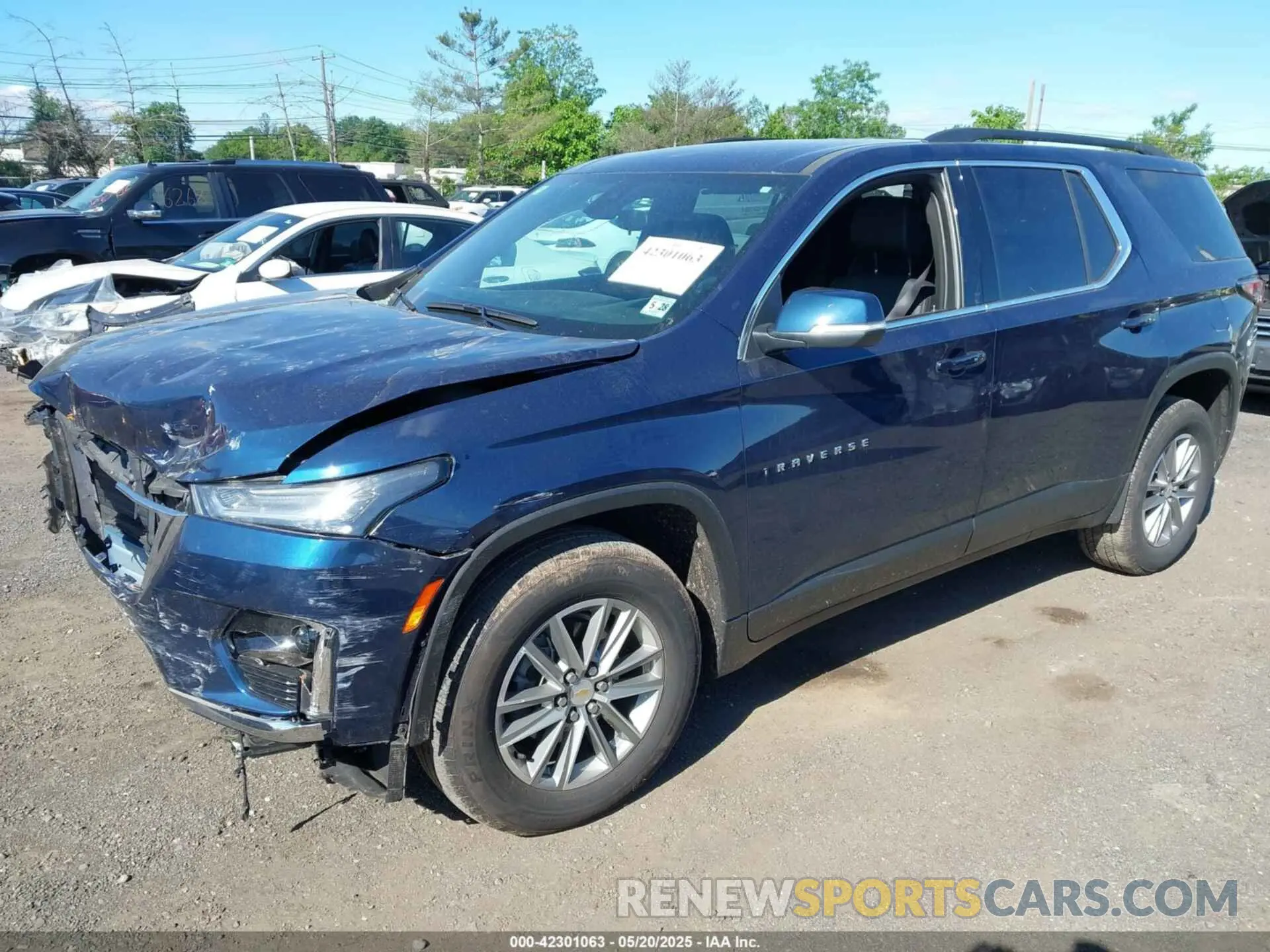 2 fotografías del automóvil dañado 1GNEVHKW1PJ232125 CHEVROLET TRAVERSE 2023