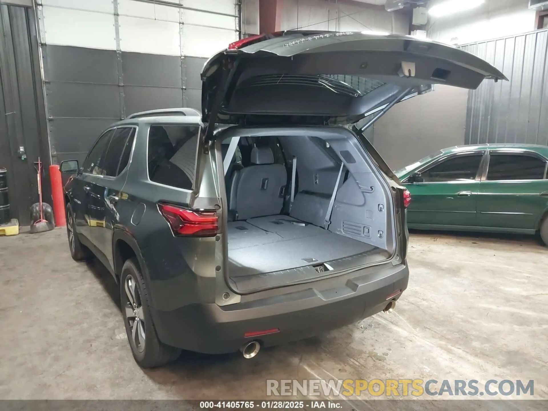 3 fotografías del automóvil dañado 1GNEVHKW2PJ174297 CHEVROLET TRAVERSE 2023