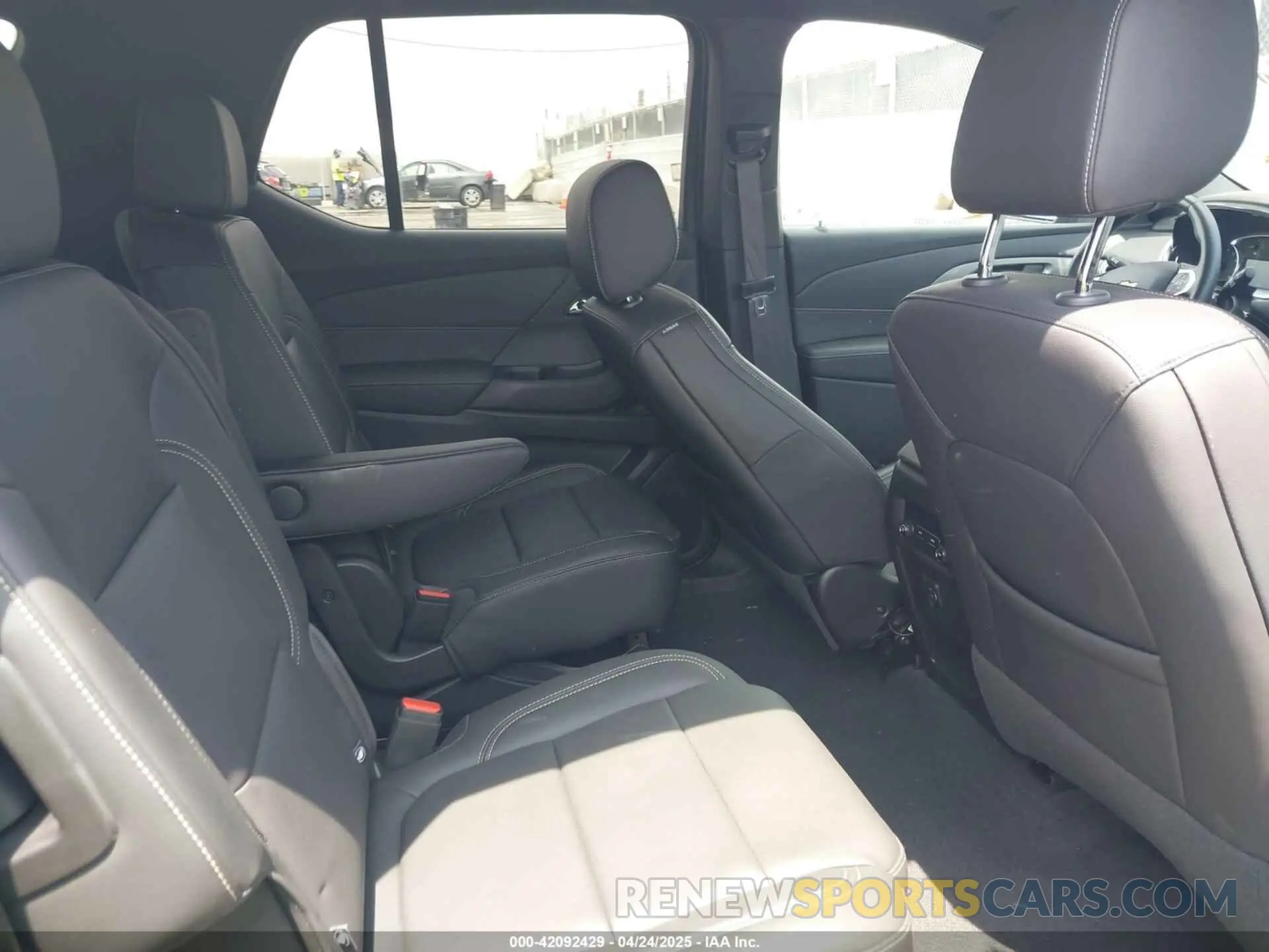 8 fotografías del automóvil dañado 1GNEVHKW2PJ243652 CHEVROLET TRAVERSE 2023