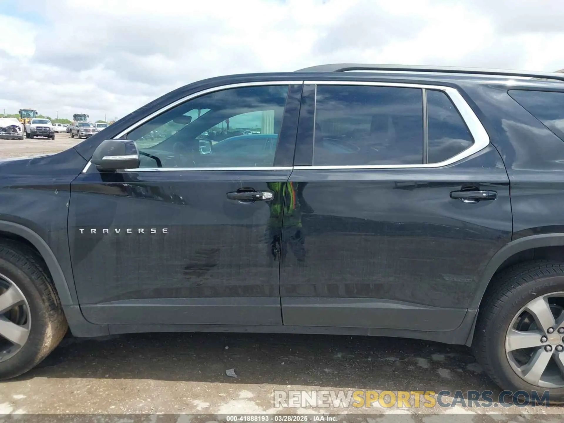 15 fotografías del automóvil dañado 1GNEVHKW6PJ301147 CHEVROLET TRAVERSE 2023
