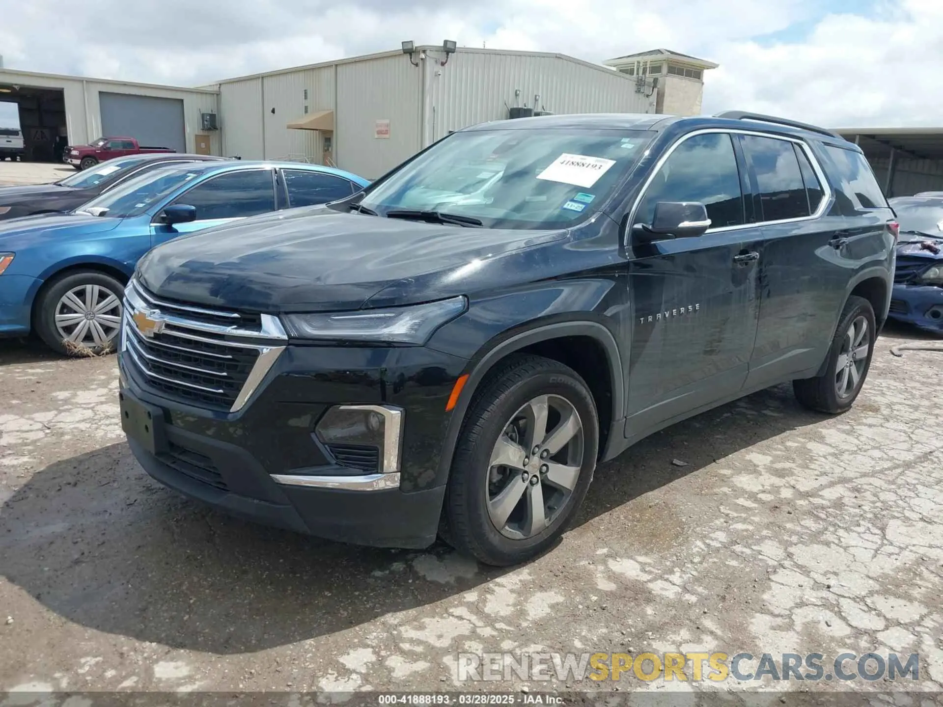 2 fotografías del automóvil dañado 1GNEVHKW6PJ301147 CHEVROLET TRAVERSE 2023