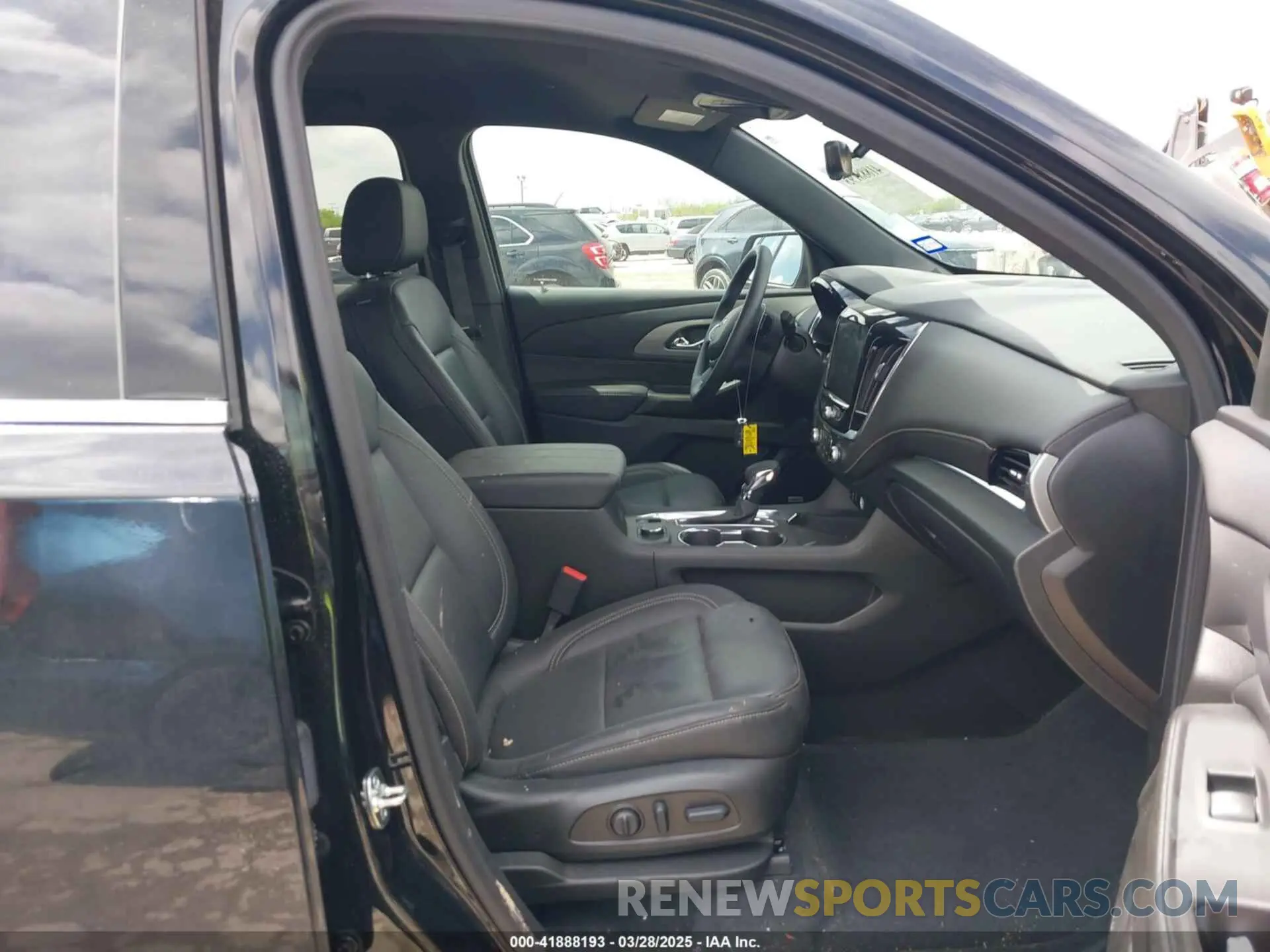 5 fotografías del automóvil dañado 1GNEVHKW6PJ301147 CHEVROLET TRAVERSE 2023