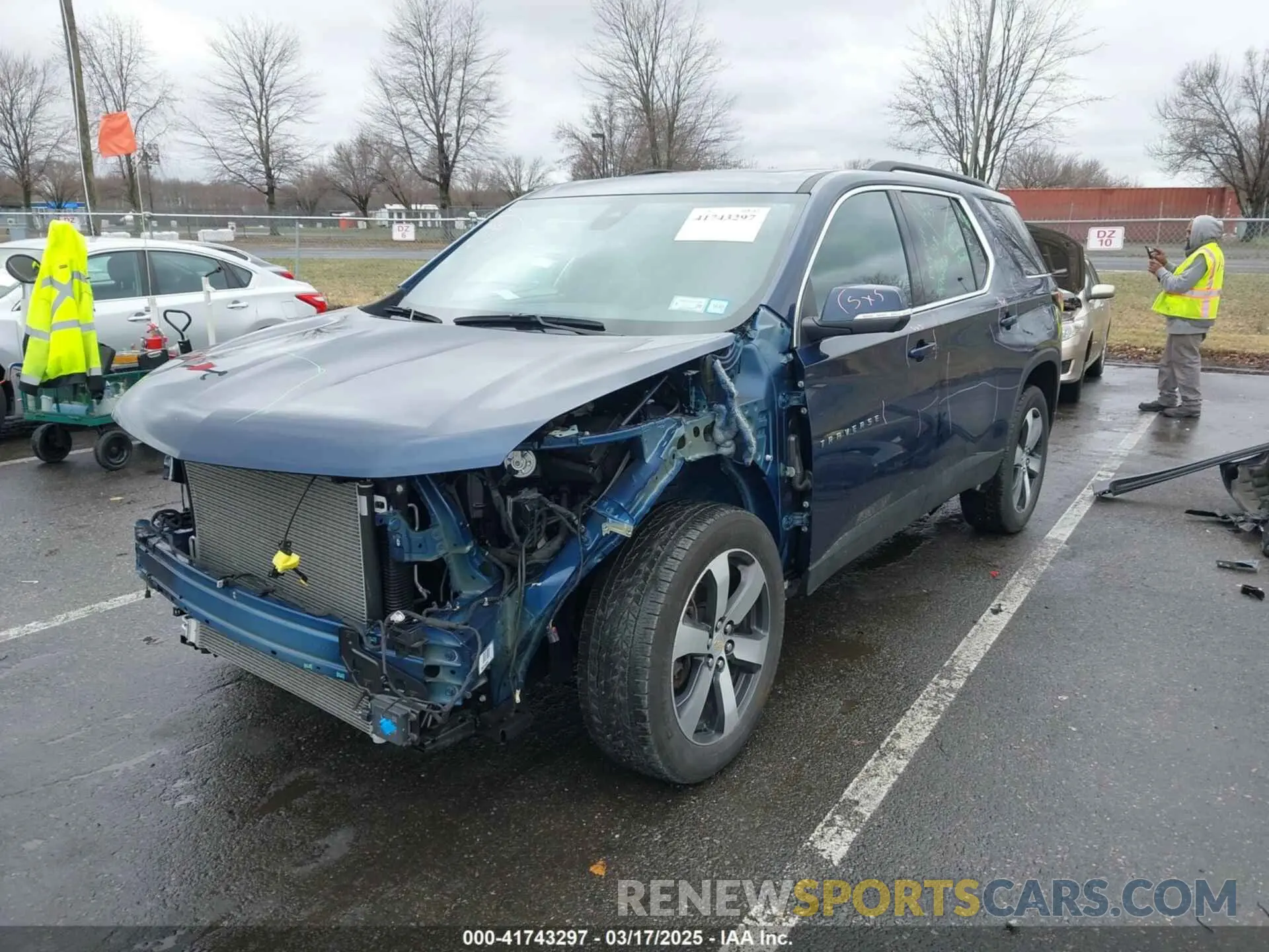 2 fotografías del automóvil dañado 1GNEVHKW8PJ288112 CHEVROLET TRAVERSE 2023