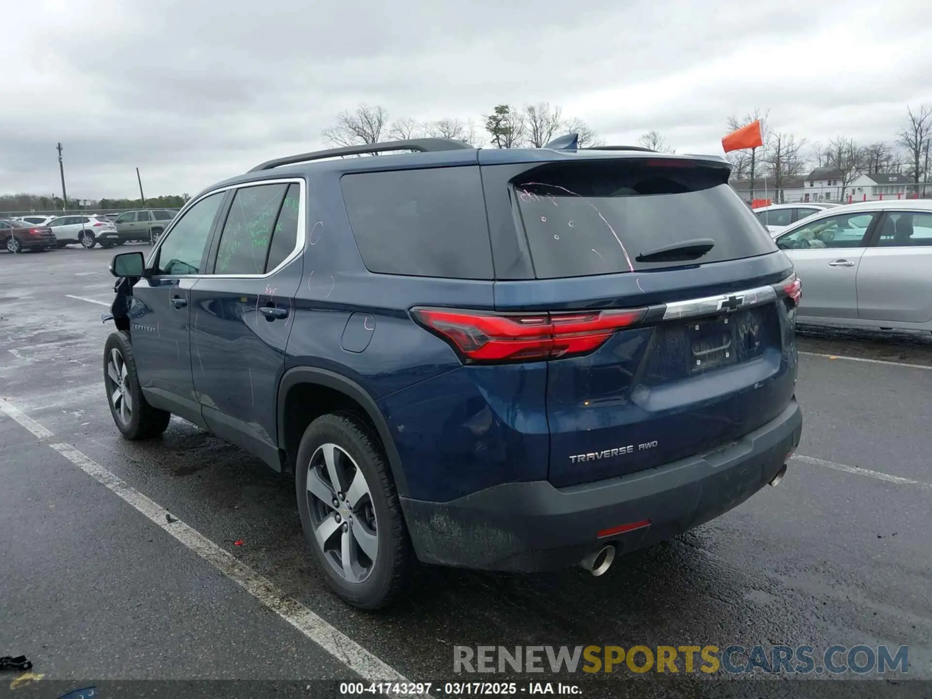 3 fotografías del automóvil dañado 1GNEVHKW8PJ288112 CHEVROLET TRAVERSE 2023