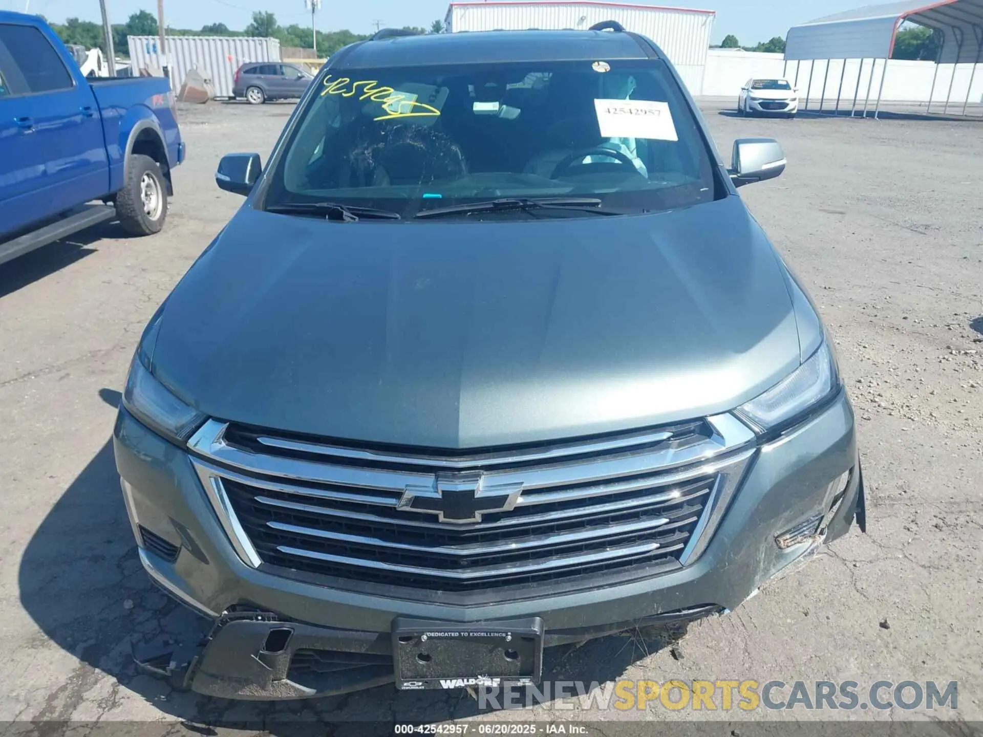 12 fotografías del automóvil dañado 1GNEVHKW9PJ230090 CHEVROLET TRAVERSE 2023
