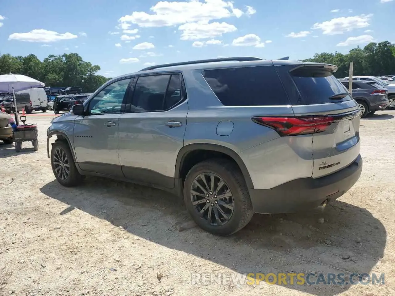2 fotografías del automóvil dañado 1GNEVJKW5PJ298636 CHEVROLET TRAVERSE 2023