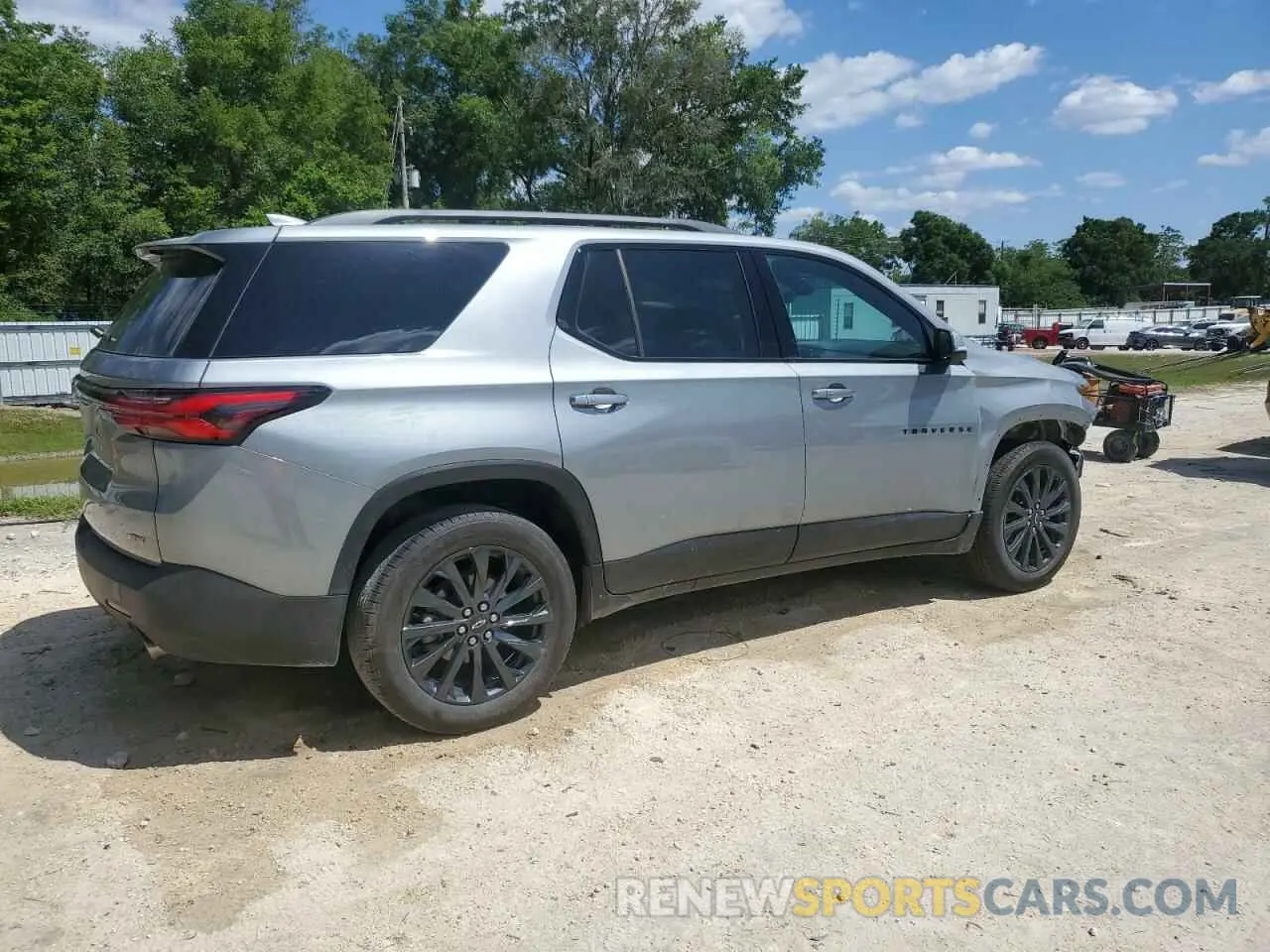 3 fotografías del automóvil dañado 1GNEVJKW5PJ298636 CHEVROLET TRAVERSE 2023