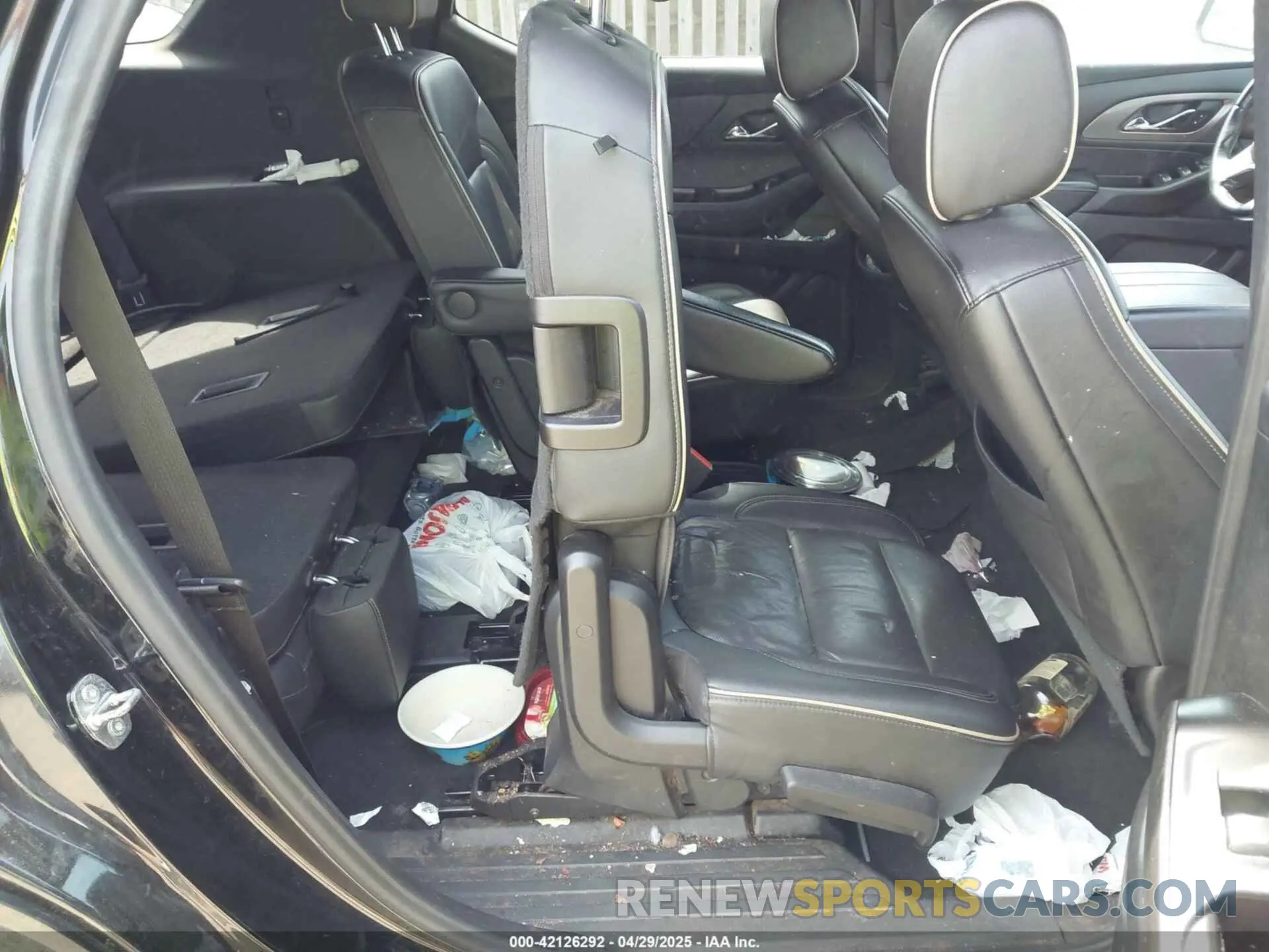 8 fotografías del automóvil dañado 1GNEVKKW0PJ237460 CHEVROLET TRAVERSE 2023