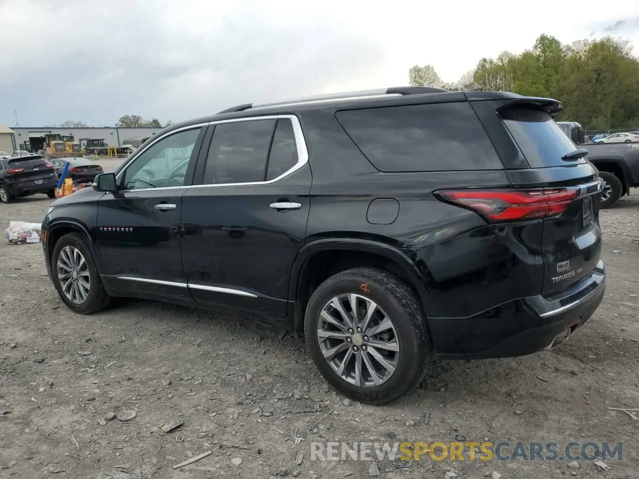 2 fotografías del automóvil dañado 1GNEVKKW1PJ255479 CHEVROLET TRAVERSE 2023