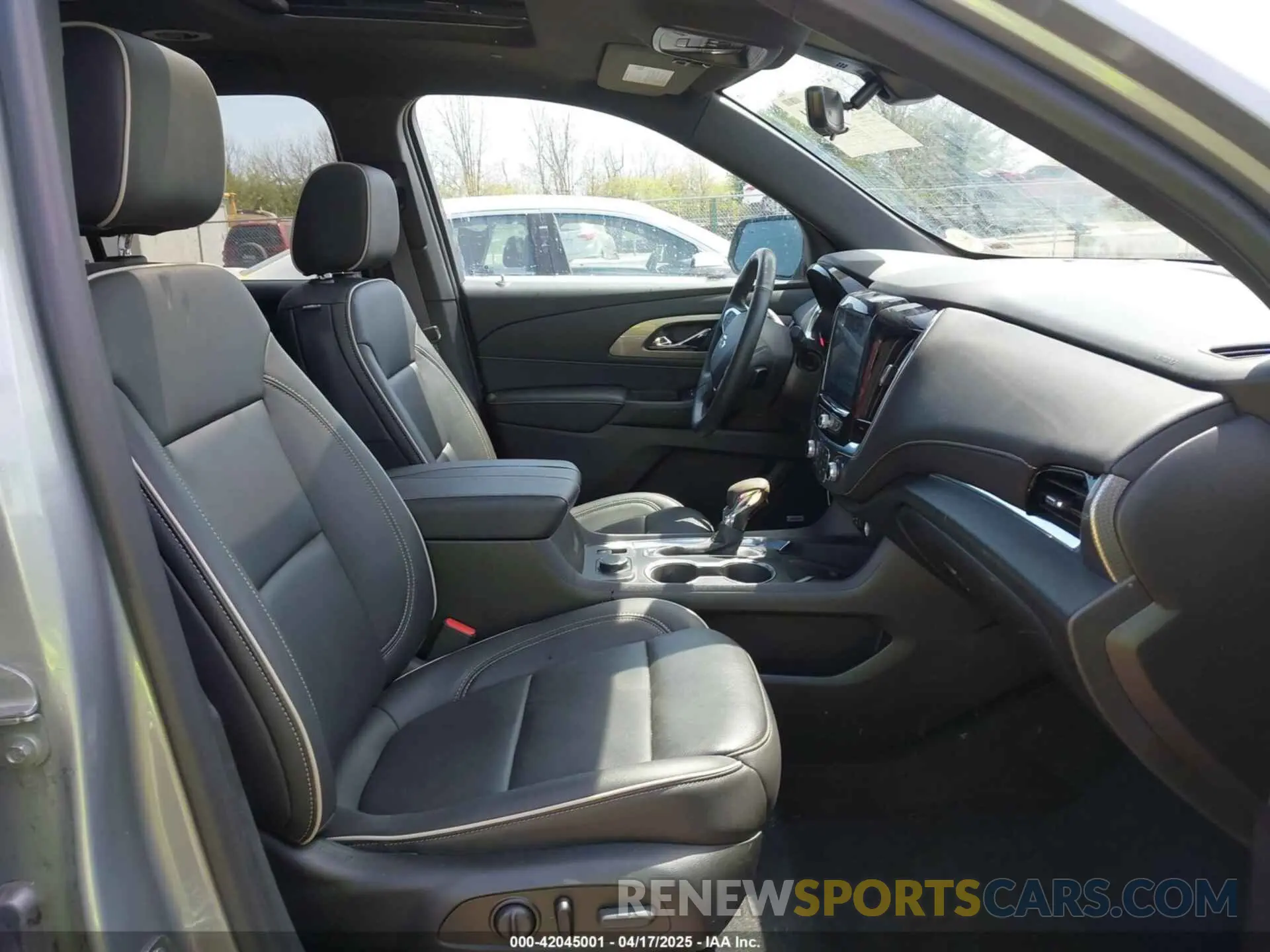 5 fotografías del automóvil dañado 1GNEVKKW1PJ290023 CHEVROLET TRAVERSE 2023