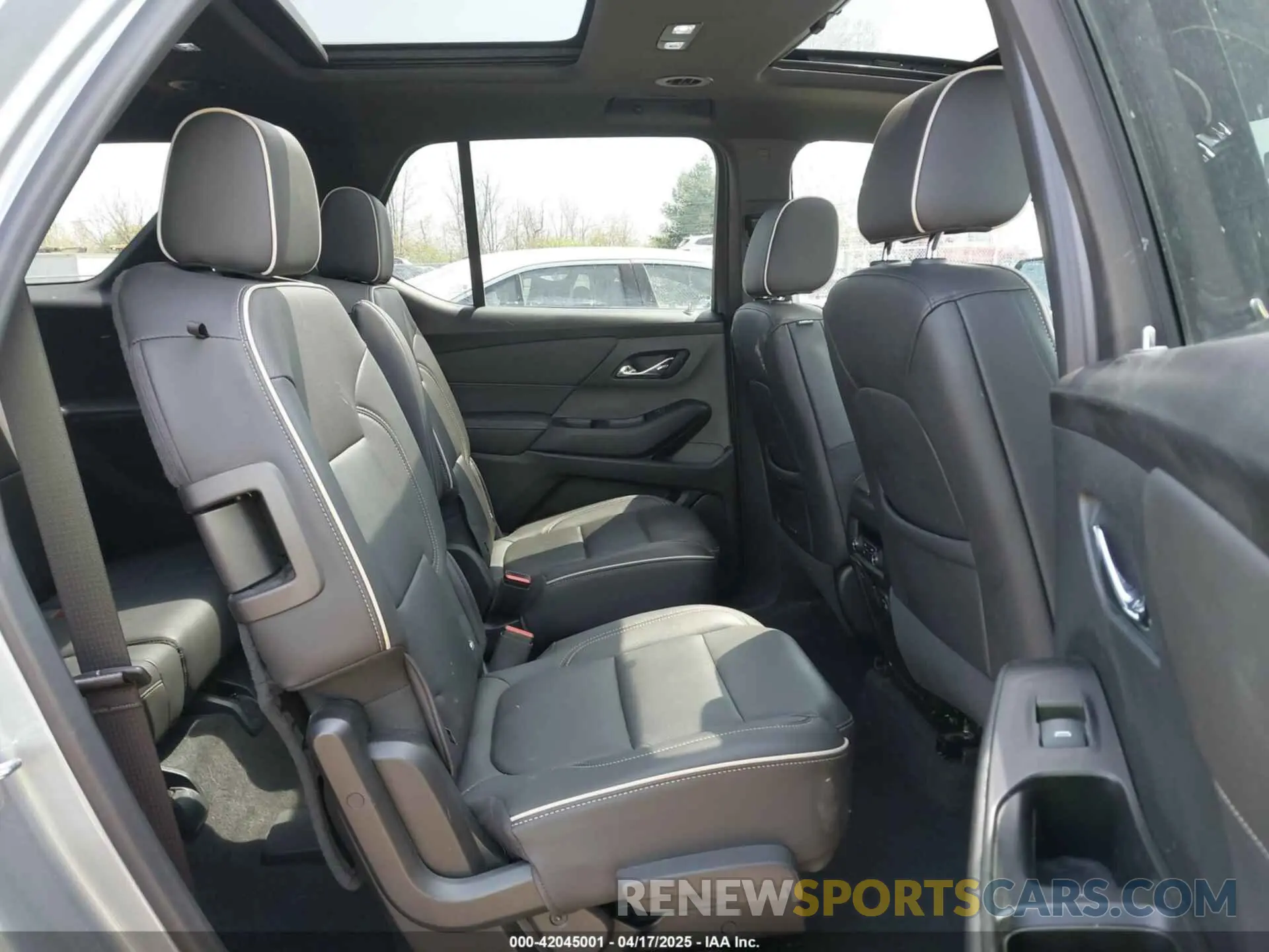 8 fotografías del automóvil dañado 1GNEVKKW1PJ290023 CHEVROLET TRAVERSE 2023