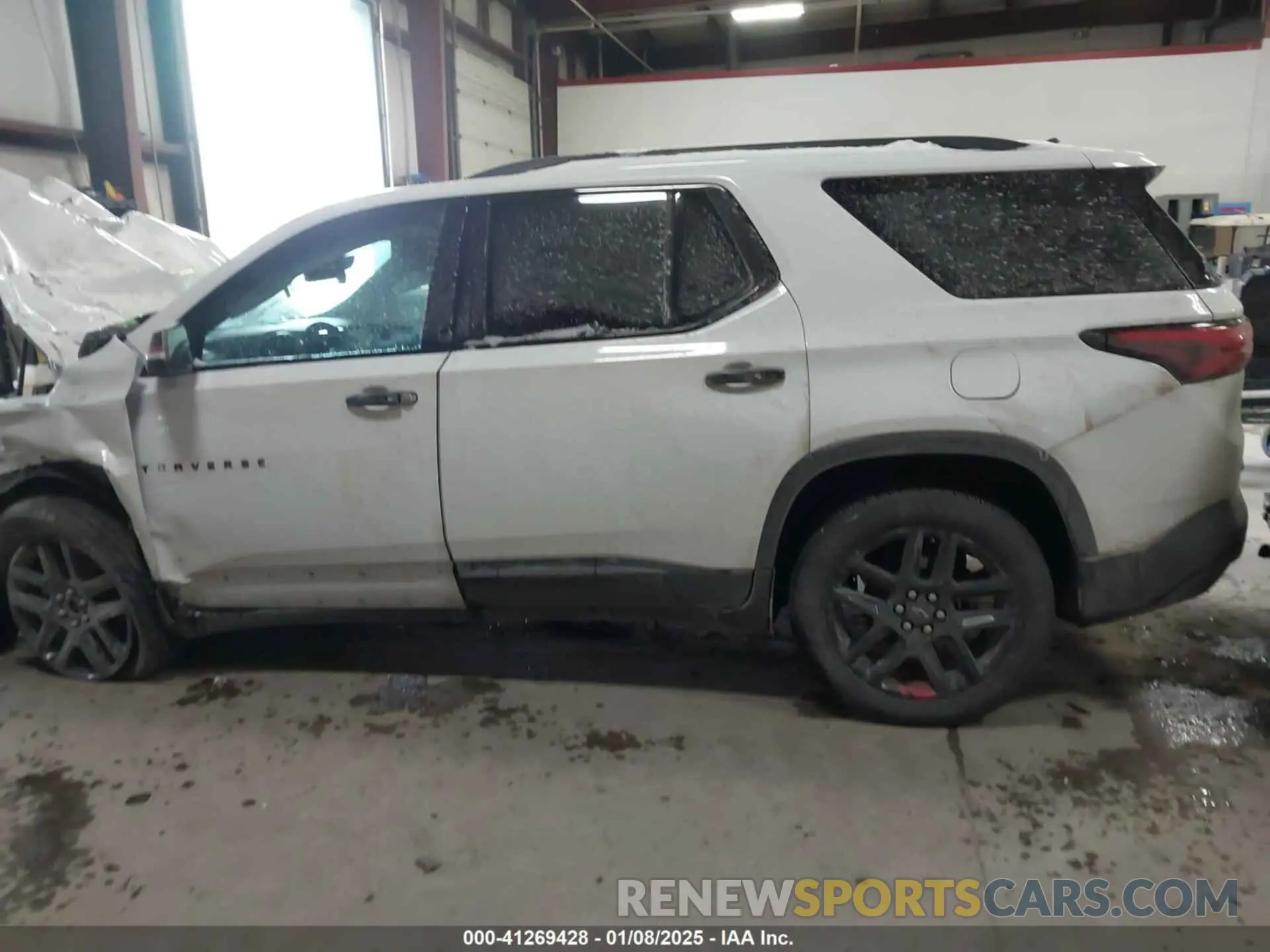 13 fotografías del automóvil dañado 1GNEVKKW4PJ305307 CHEVROLET TRAVERSE 2023